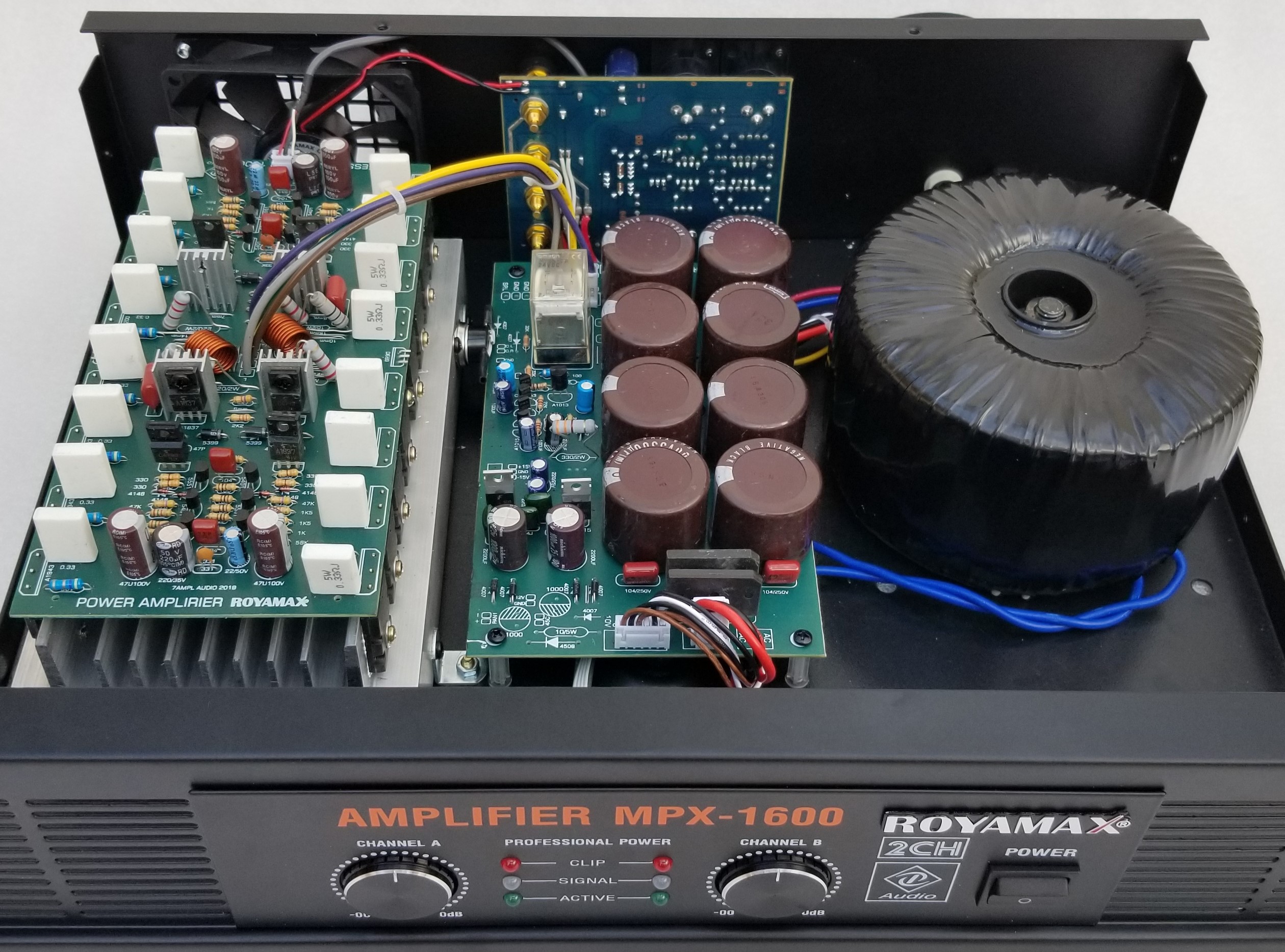 Cục đẩy Main Công suất ROYAMAX MPX-1600