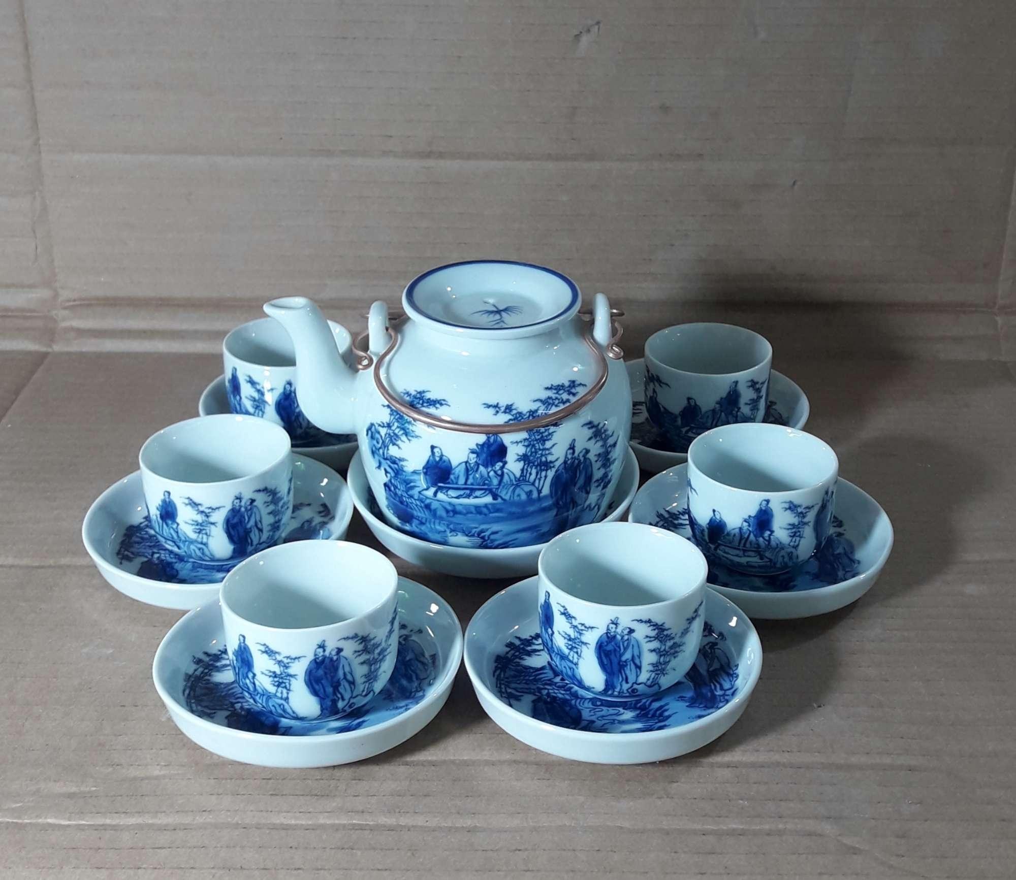 BỘ ẤM CHÉN MEN CỔ VUNG LÕM QUAI ĐỒNG VẼ TÍCH TRÚC LÂM THẤT HIỀN