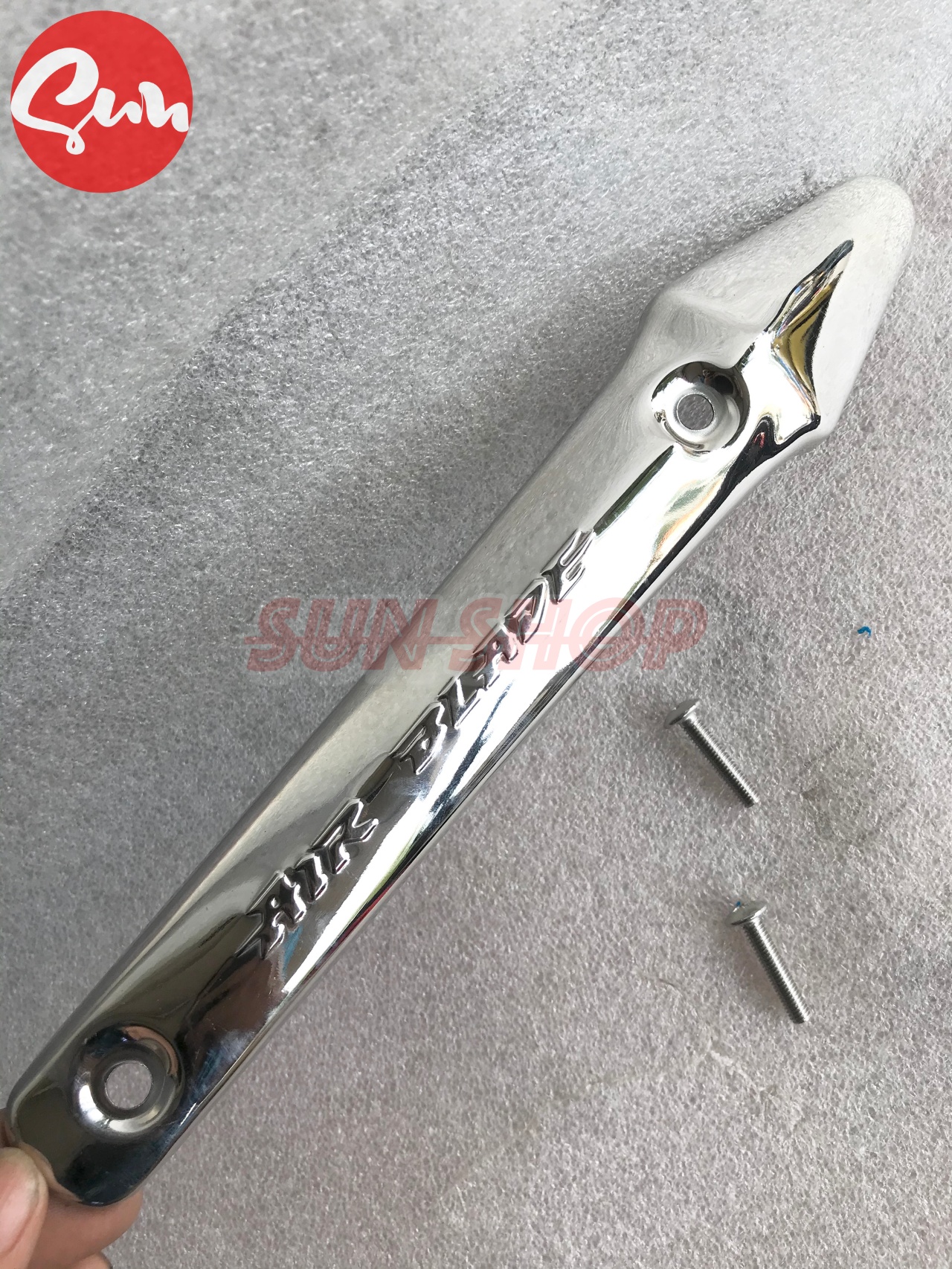 ỐP CHE PÔ MỦI TÊN AIR BLADE 2008 - 2010 INOX - CÓ KÈM ÓC