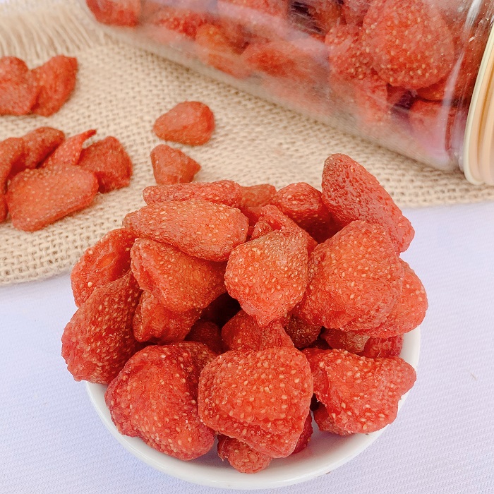 1Kg Dâu tây sấy thăng hoa thích hợp ăn kiêng, ăn vặt Đặc sản Đà Lạt, Siêu ngon, pha trà hoa quả cũng rất ngon