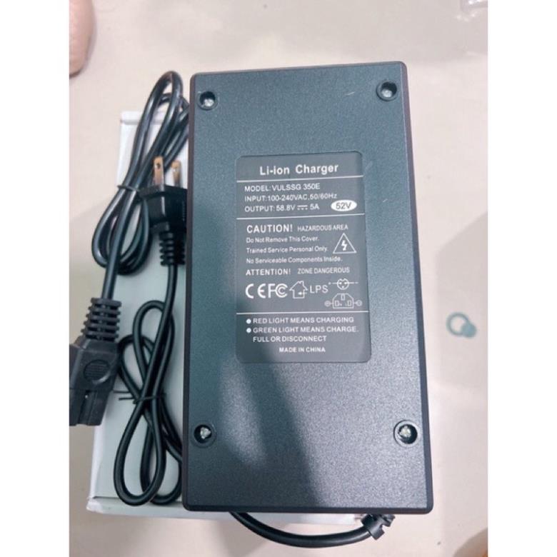 Lion 14S Electric Bike Charger 58.8V 5A with Fan Giá 416,000 Đồng*Miễn phí vận chuyển