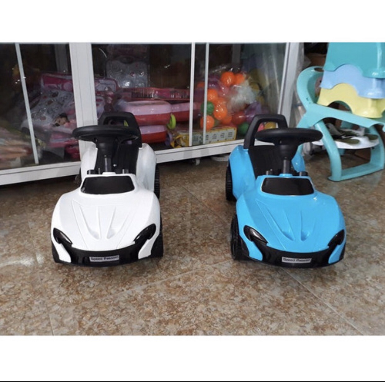 Xe lắc ô tô có nhạc, đèn, tựa lưng