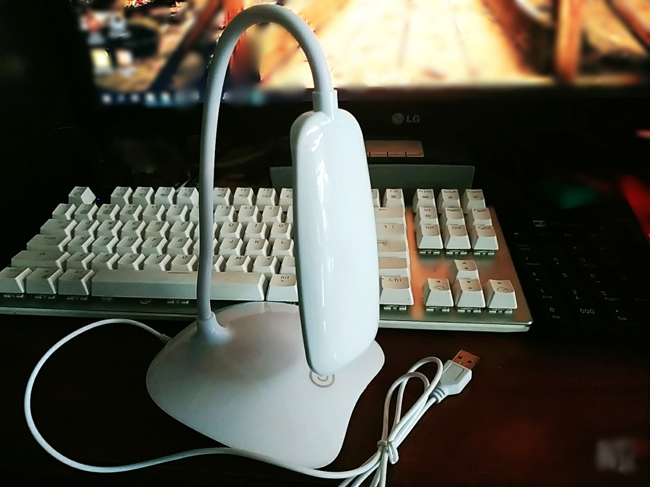 Đèn LED để bàn cổng USB tiện lợi T-301 3.6W siêu sáng (mới 2020)