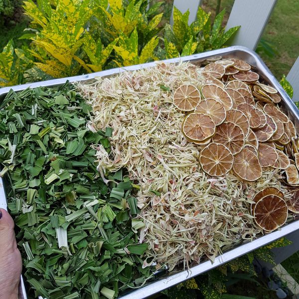 TRÀ CHANH SẢ LÁ DỨA - GIẢI NHIỆT MÙA HÈ VÀ BẢO VỆ SỨC KHỎE CHO MÙA DỊCH BỆNH (GÓI LỚN 110gr)