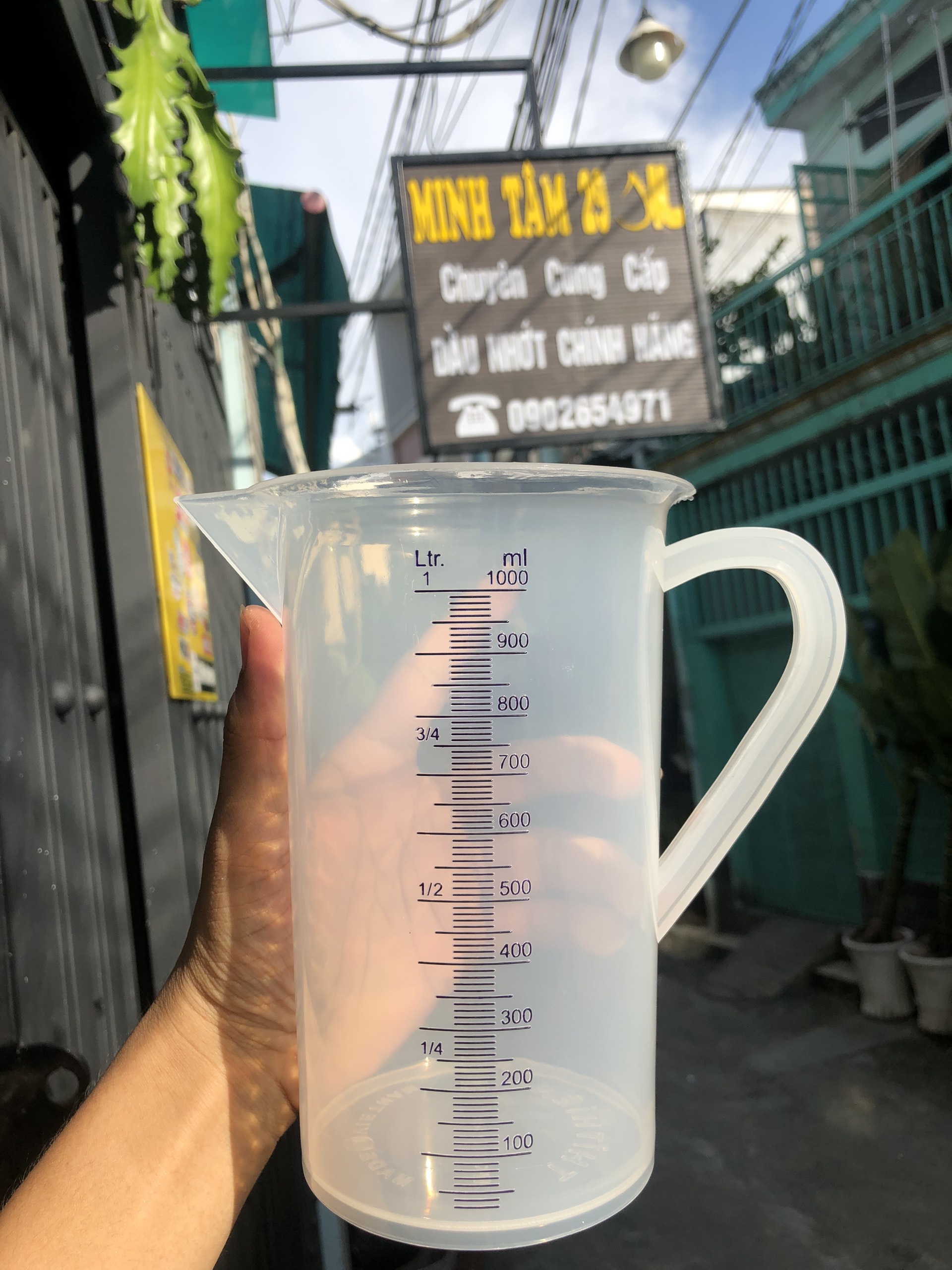Ca đong định lượng có vạch chia in nổi rõ nét 1000ml, nhựa trong suốt, vạch in đen nổi