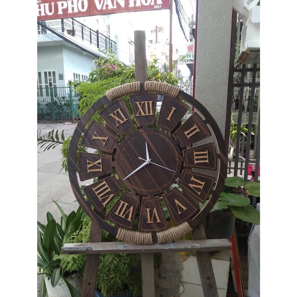 Đồng hồ gỗ treo tường la mã