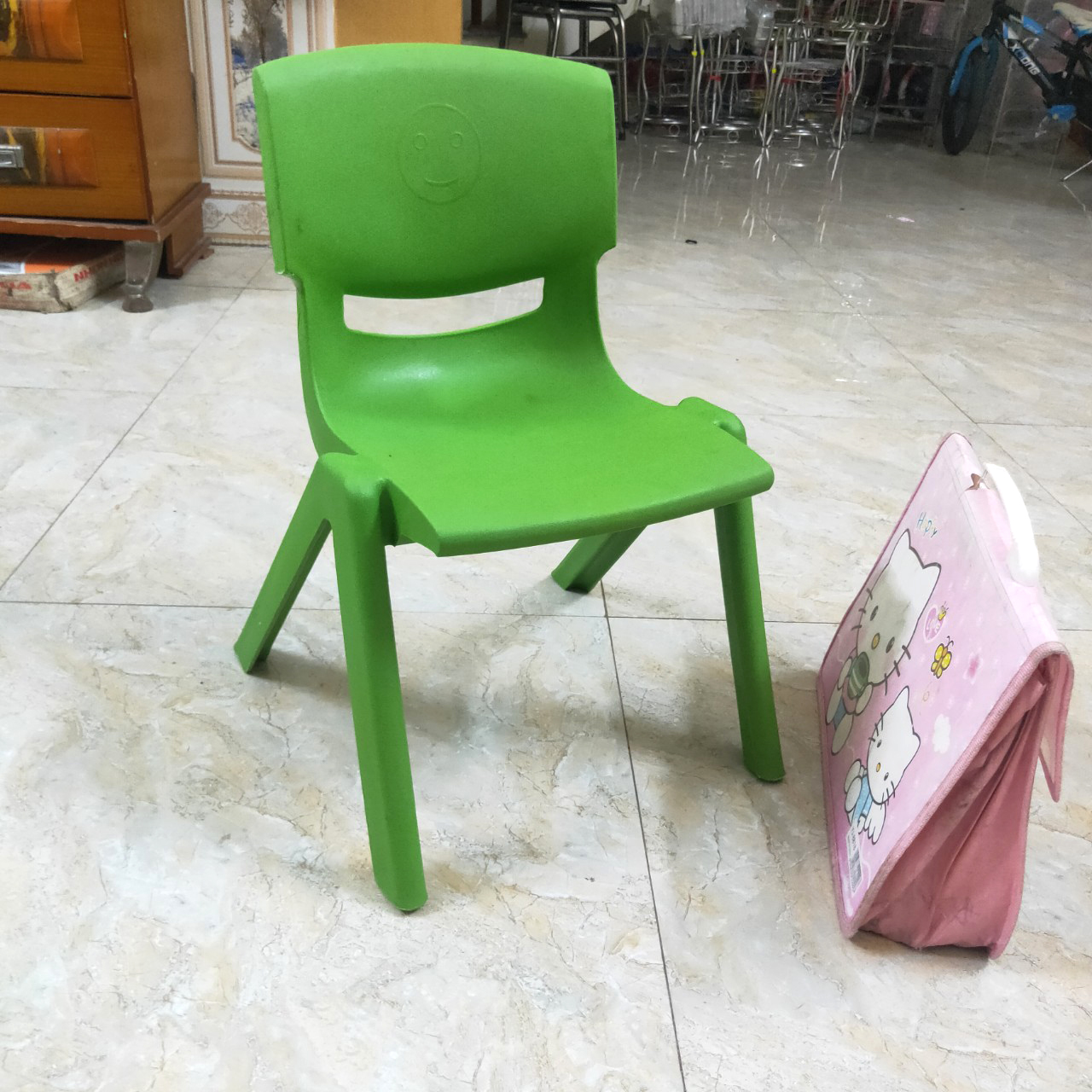 Ghế nhựa tựa lưng cho các bạn ( mầm non, tiểu học ) loại Ghế bàn trà Mini