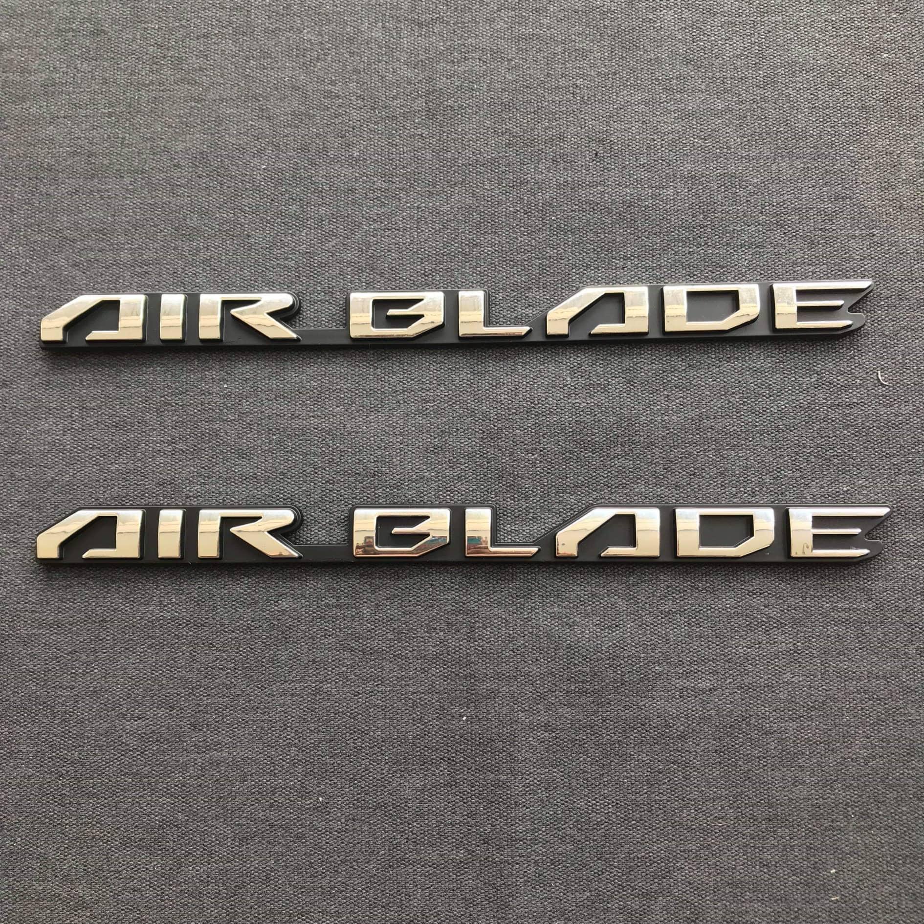 [SIÊU GIẢM] TEM CHỮ DÁN XE AIRBLADE NỔI (2 CHỮ MÀU BẠC)