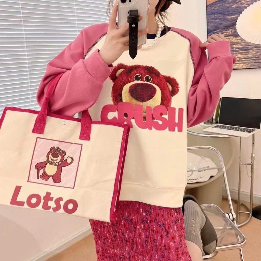 Túi cầm tay gấu Dâu Lotso màu hồng siu đáng eo, đựng được nhiều đồ rất tiện lợi - Nhà Bự