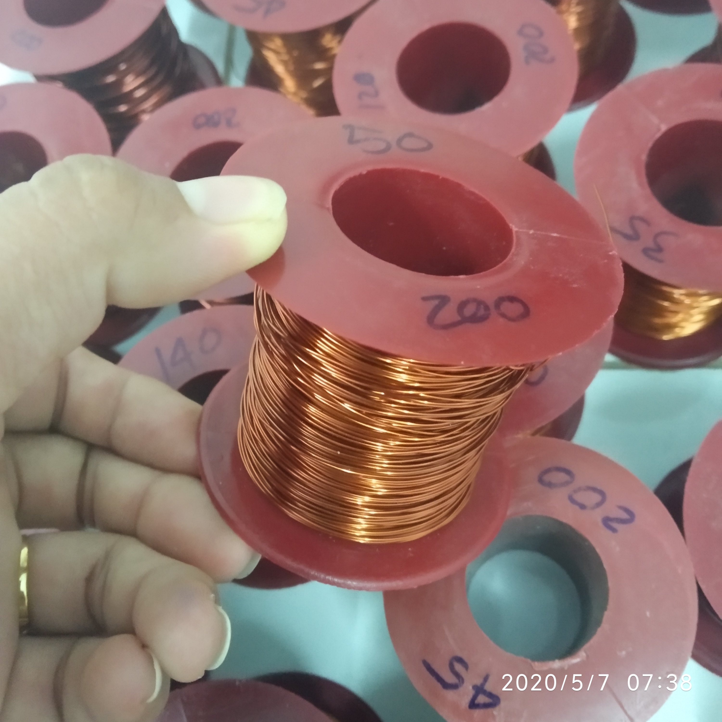 (0.5mm - 200Gram). Dây đồng quấn biến áp kích cơ, mô tơ. Dây đồng quấn biến áp thường 220v. Dây đồng tráng men, bọc emay cách điện