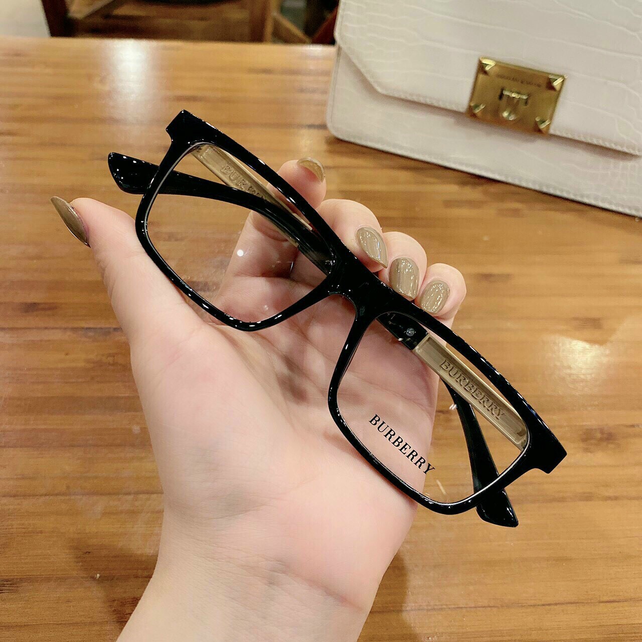 Mắt Kính Gọng BBR 2281 mẫu nữ, gọng đẹp, chắc, nhẹ – Kính gọng đẹp nữ tặng kèm túi đựng kính và khăn lụa.