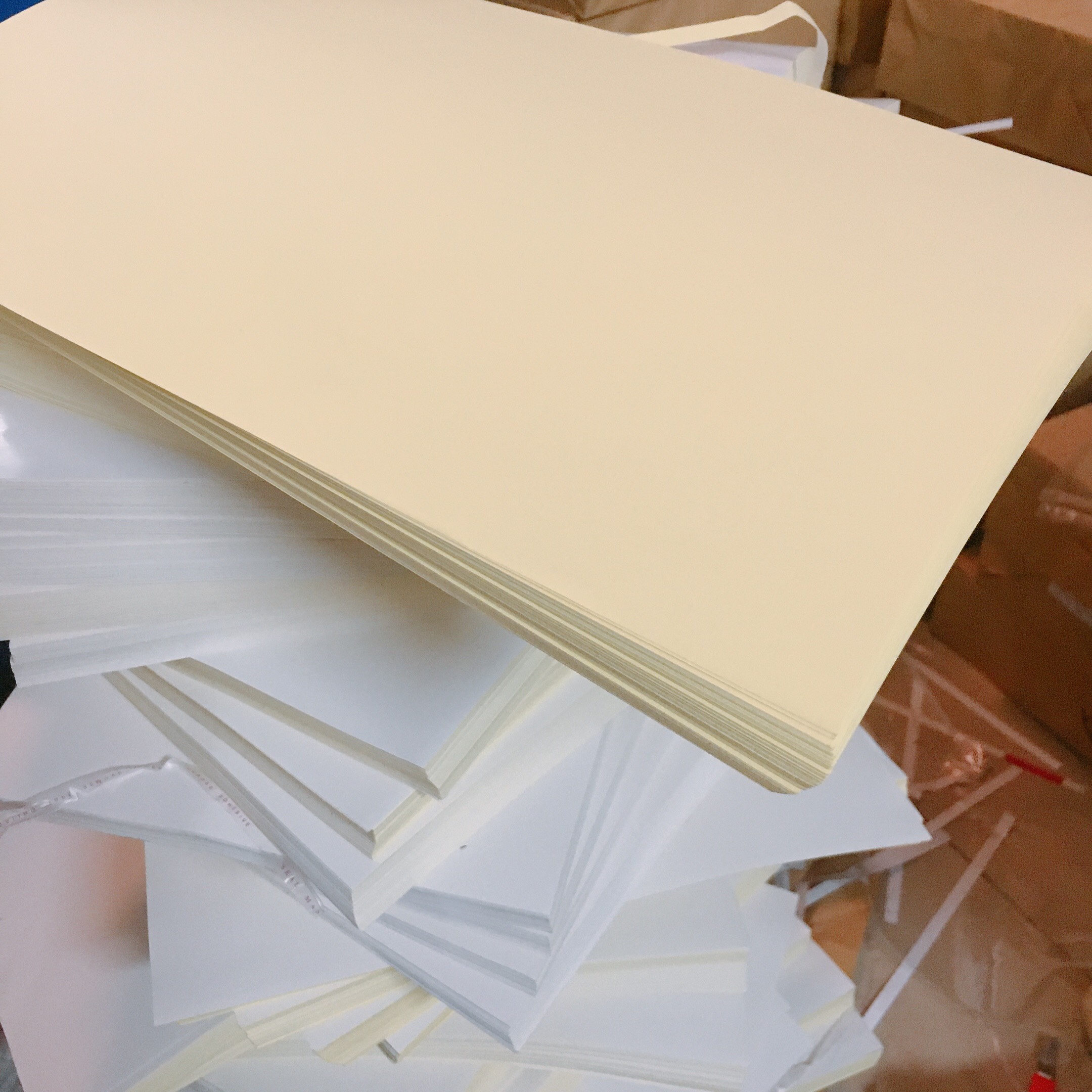 Tập 100 tờ giấy decal a4 đế vàng