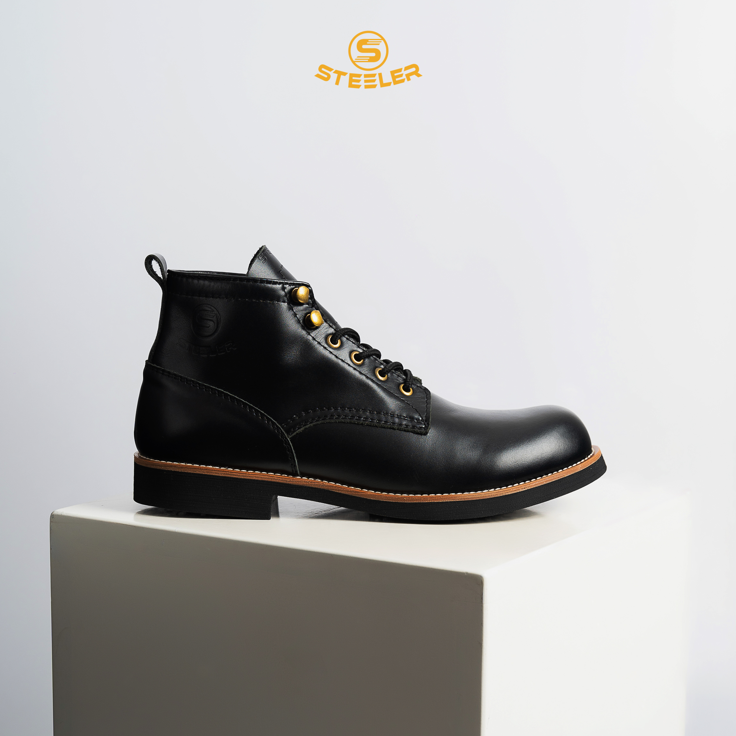 Giày Boots Cổ Lửng Nam Combat Da Bò Đen Trơn Bóng Đế Khâu Mckay