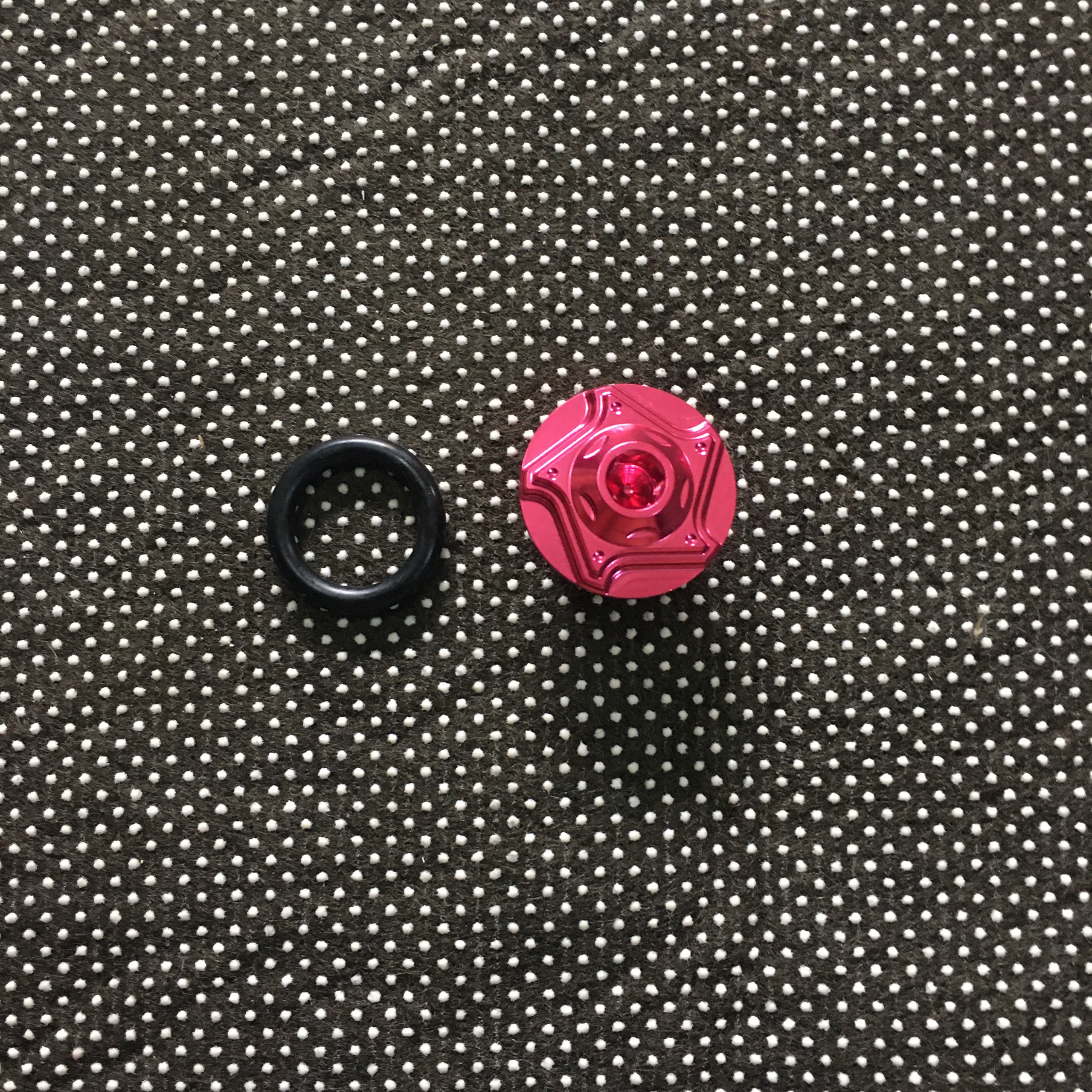 Ốc nắp nhớt xe máy NHÔM CNC NGUYÊN KHỐI GẮN XE RAIDER, SATRIA MẪU MÃ ĐỘC ĐÁO TRẺ TRUNG (MÀU ĐỎ HỒNG)