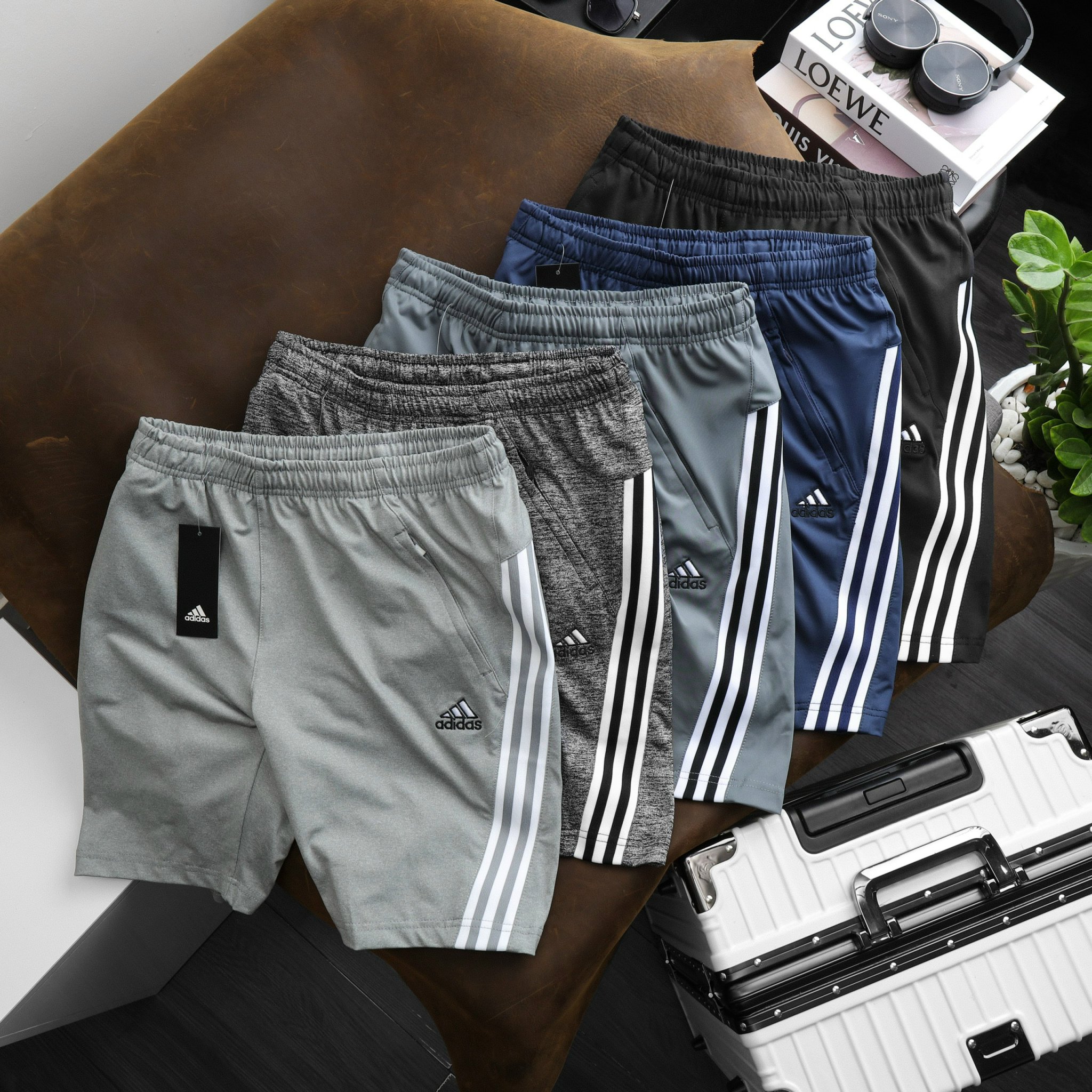 Quần short adidas 3 sọc chéo logo adidas