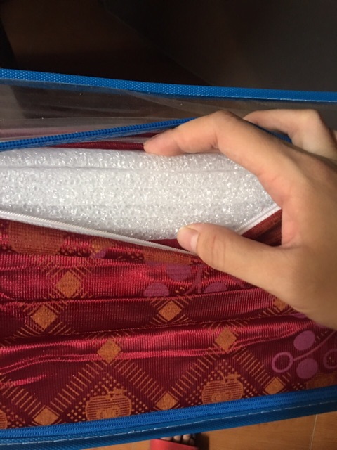 Vỏ đệm (áo đệm) gấm re mỏng bọc đệm gấp 3 tấm ( màu ngẫu nhiên).Thời gian sử dụng lâu mọi người len thay áo cho sạch sẽ khách chọn màu sáng hoặc tối inbox shop
