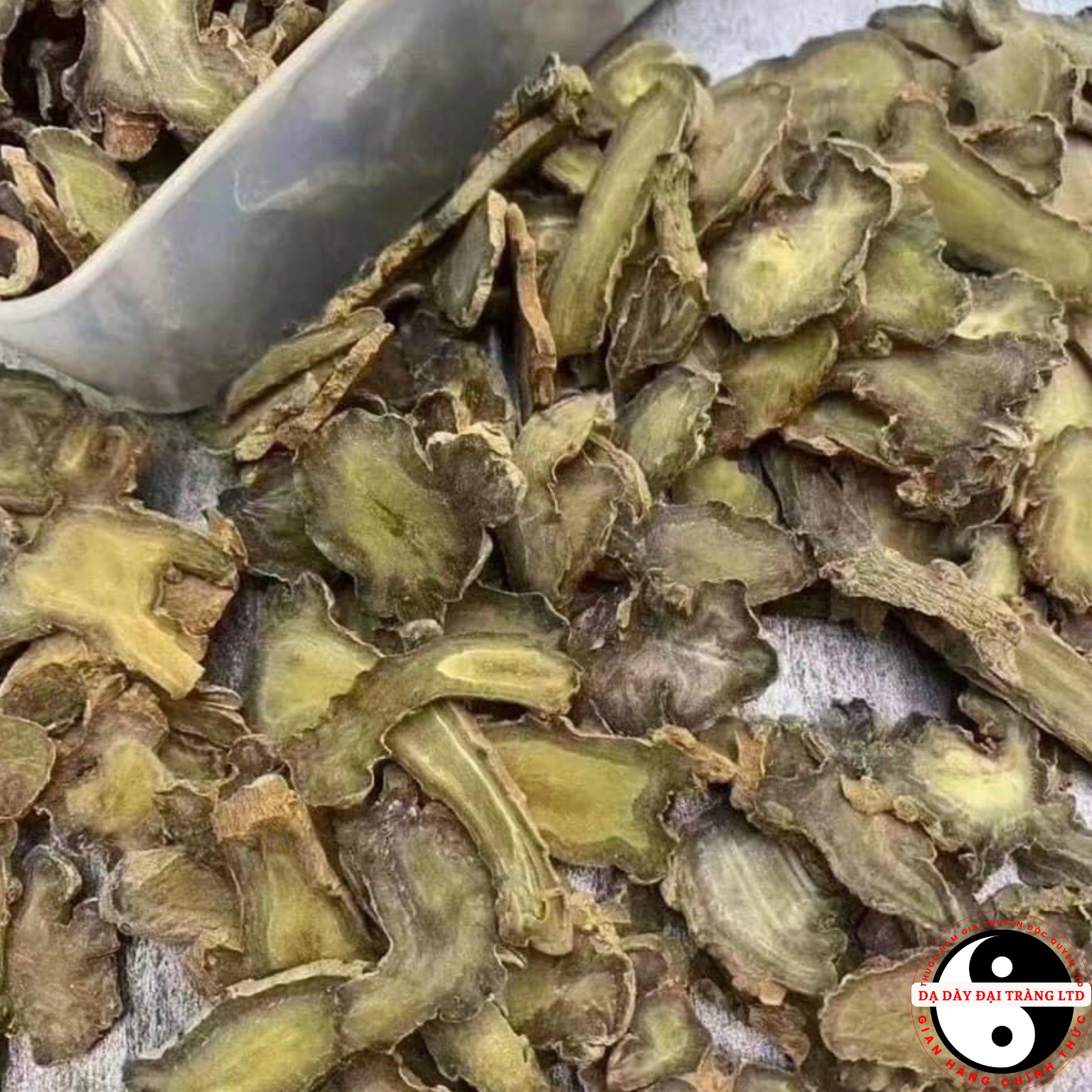 Tam thất bắc Hà Giang thái lát sấy khô từ tam thấy tươi củ già. Củ tam thất hoang nguyên chất nghiền bôt, ngâm mật ong