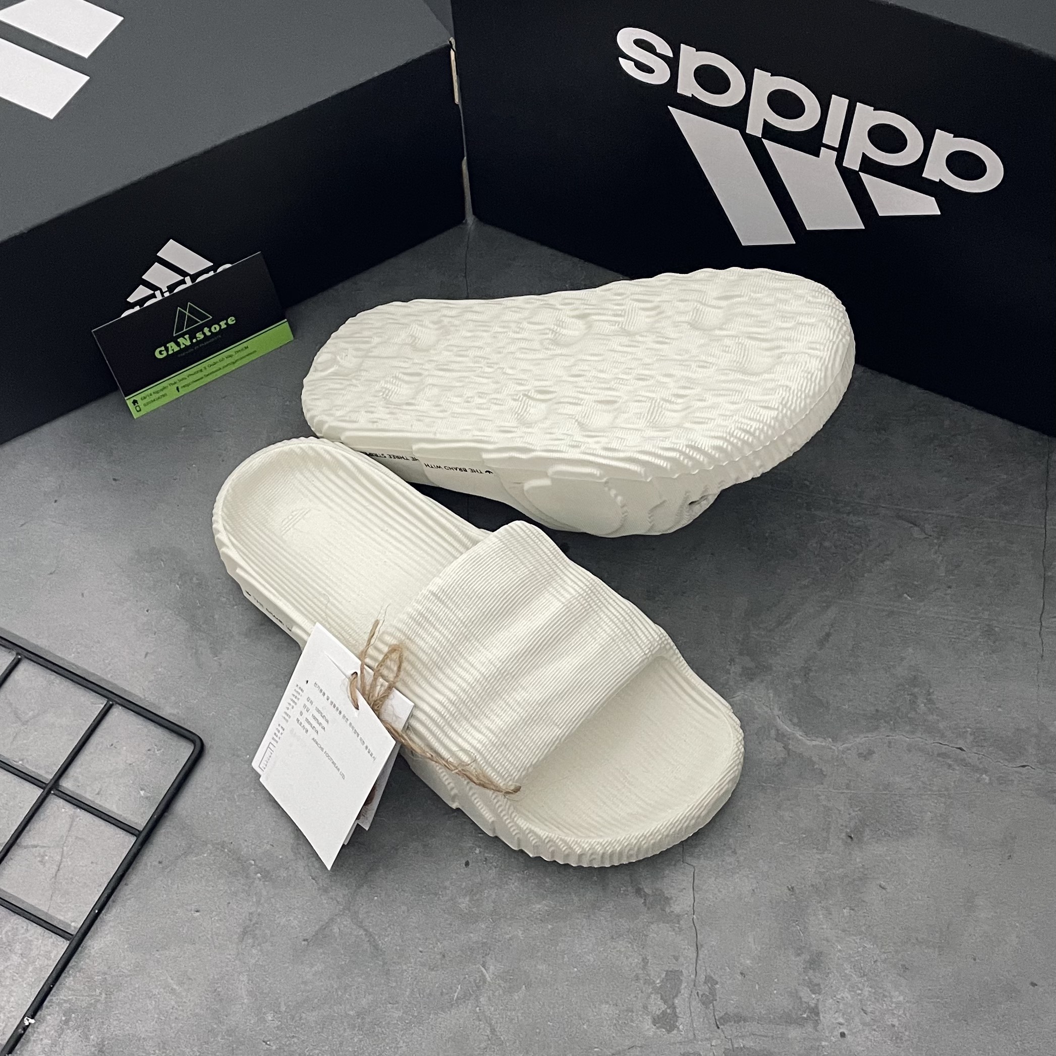 Dép adidas adilette 22 đúc - siêu phẩm dép hot nhất hiện nay