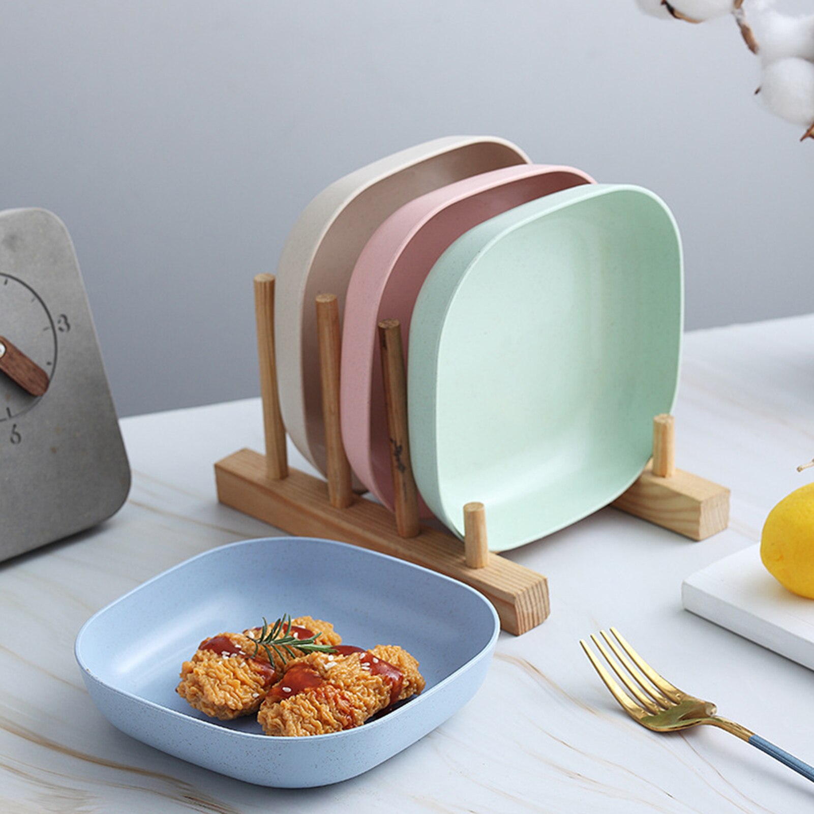 Bộ 4 Đĩa nhựa lúa mạch vuông, đĩa đựng bánh kẹo, đĩa vuông nhỏ nhiều màu, không mùi cũng không độc hại, chịu được nhiệt độ dưới 120 độ.