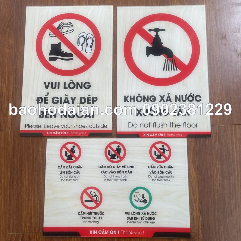 Bảng mica lưu ý khi đi vệ sinh