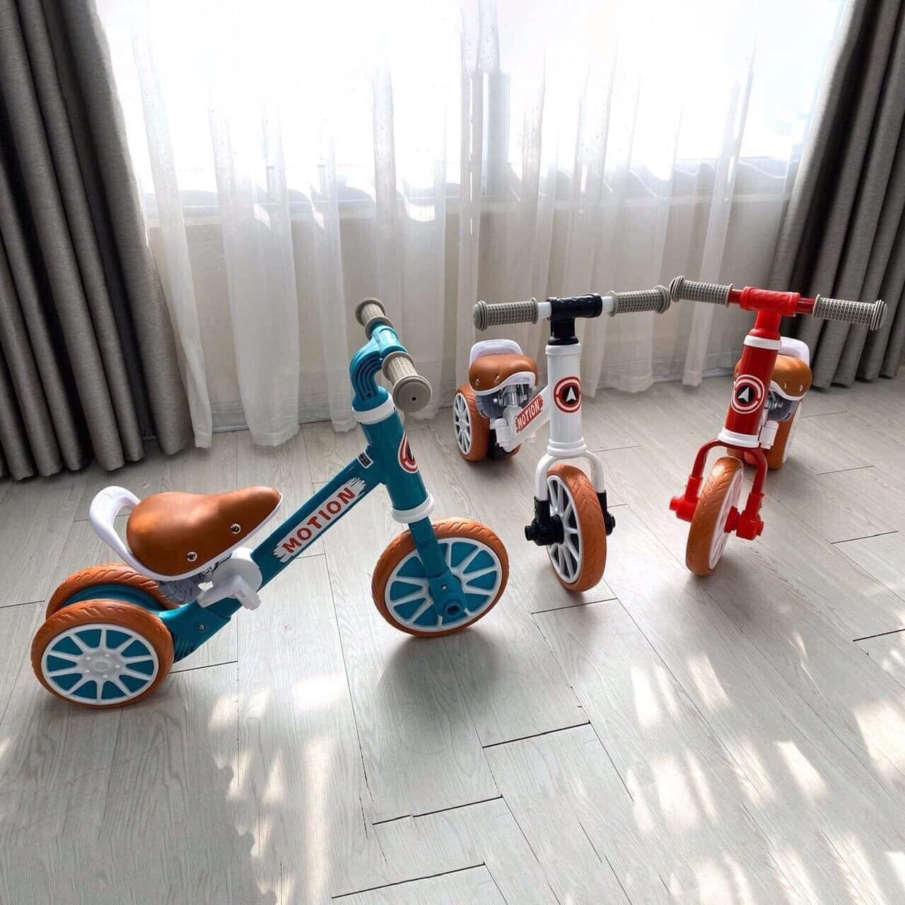 Xe chòi chân có bàn đạp thăng bằng 2 in 1 cho bé Motion