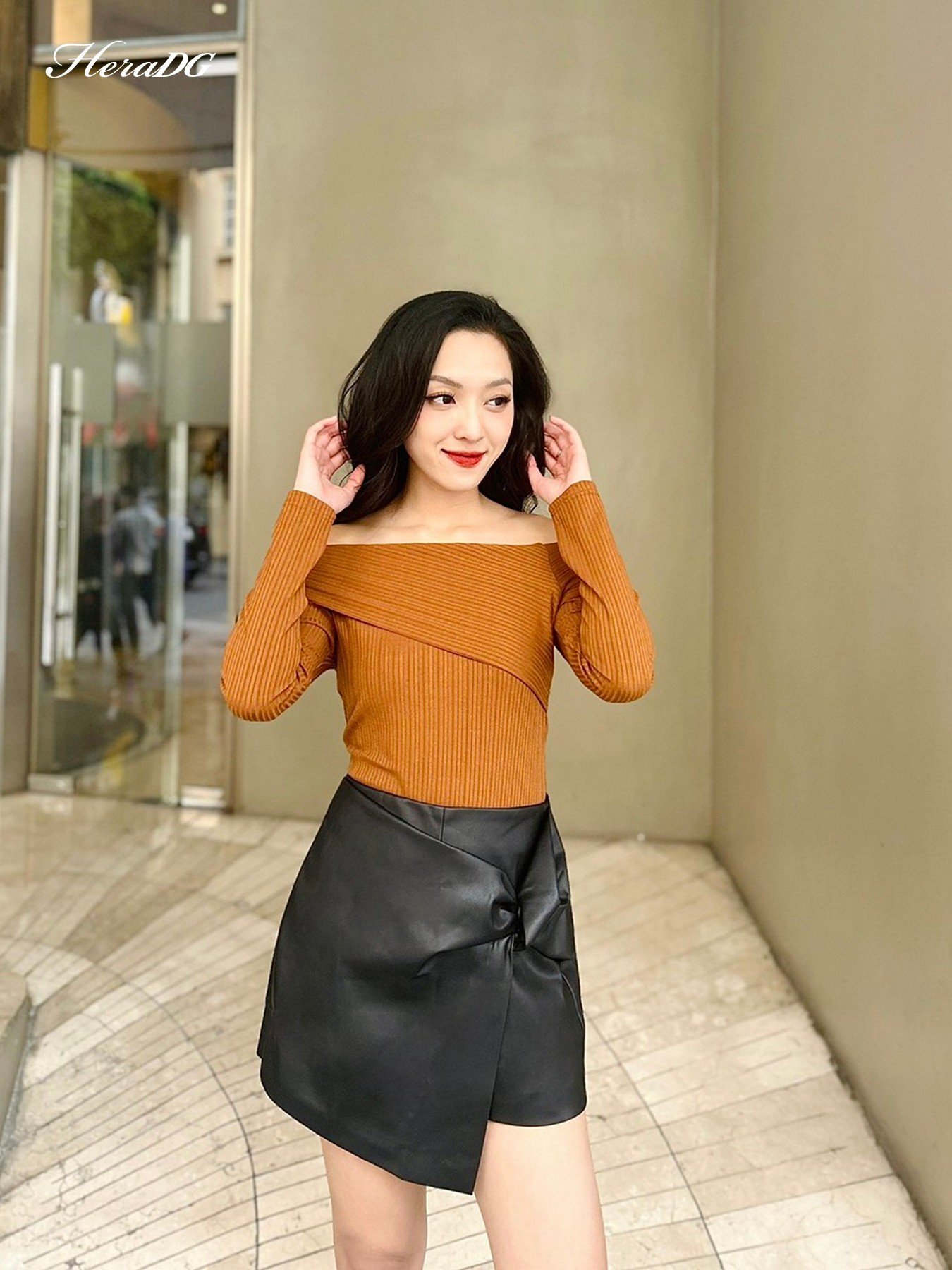 [Voucher 15% MOV 199K cap 100K  Áo len nữ thiết kế kiểu áo trễ vai HeraDG WAKBB3018