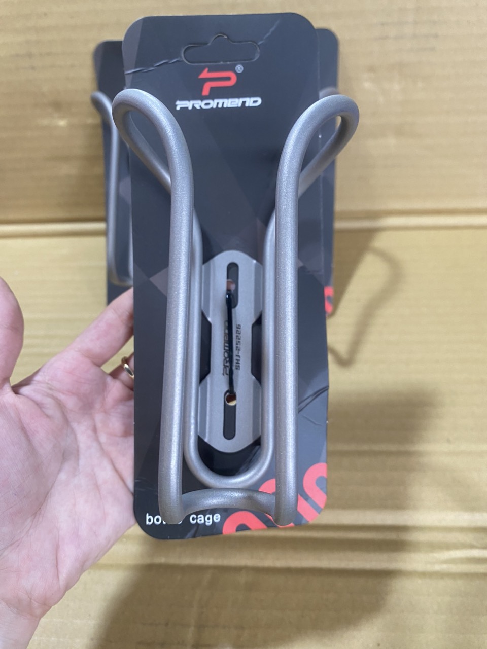 Gọng bình nước titanium promend