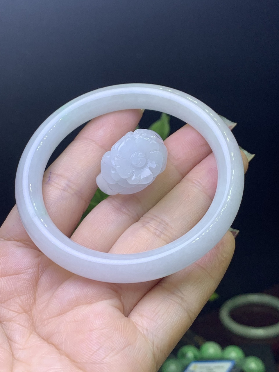 Nhẫn hoa mẫu đơn chế tác từ bạch ngọc, size 18mm, dành cho nữ nhân, mang đến sự sang trọng, phú quý - xưởng buôn đá phong thủy Huỳnh Đào