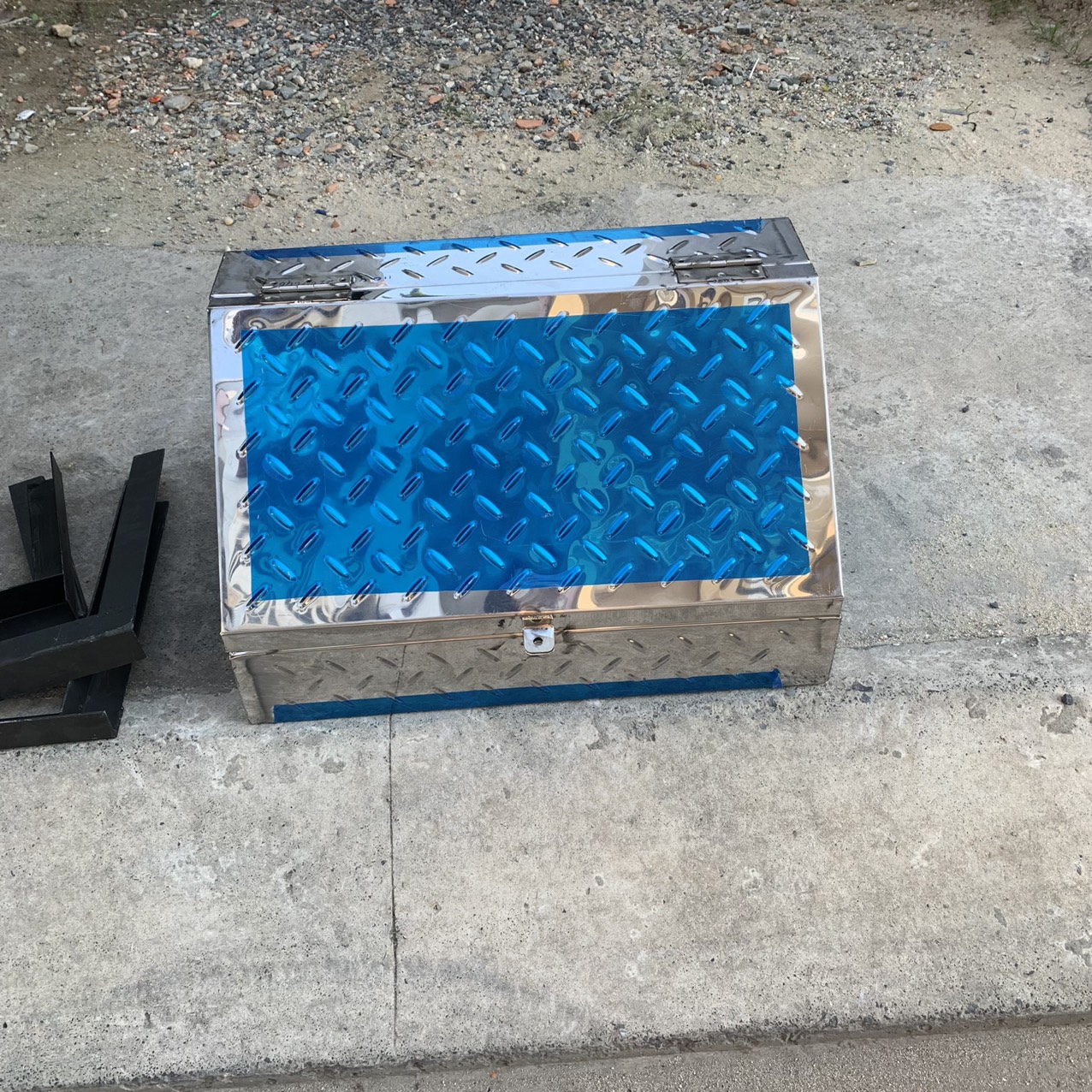 Thùng đồ nghề cho xe tải chống nước dập lá me 40x25x25 , 40x30x30 và 50x30x30