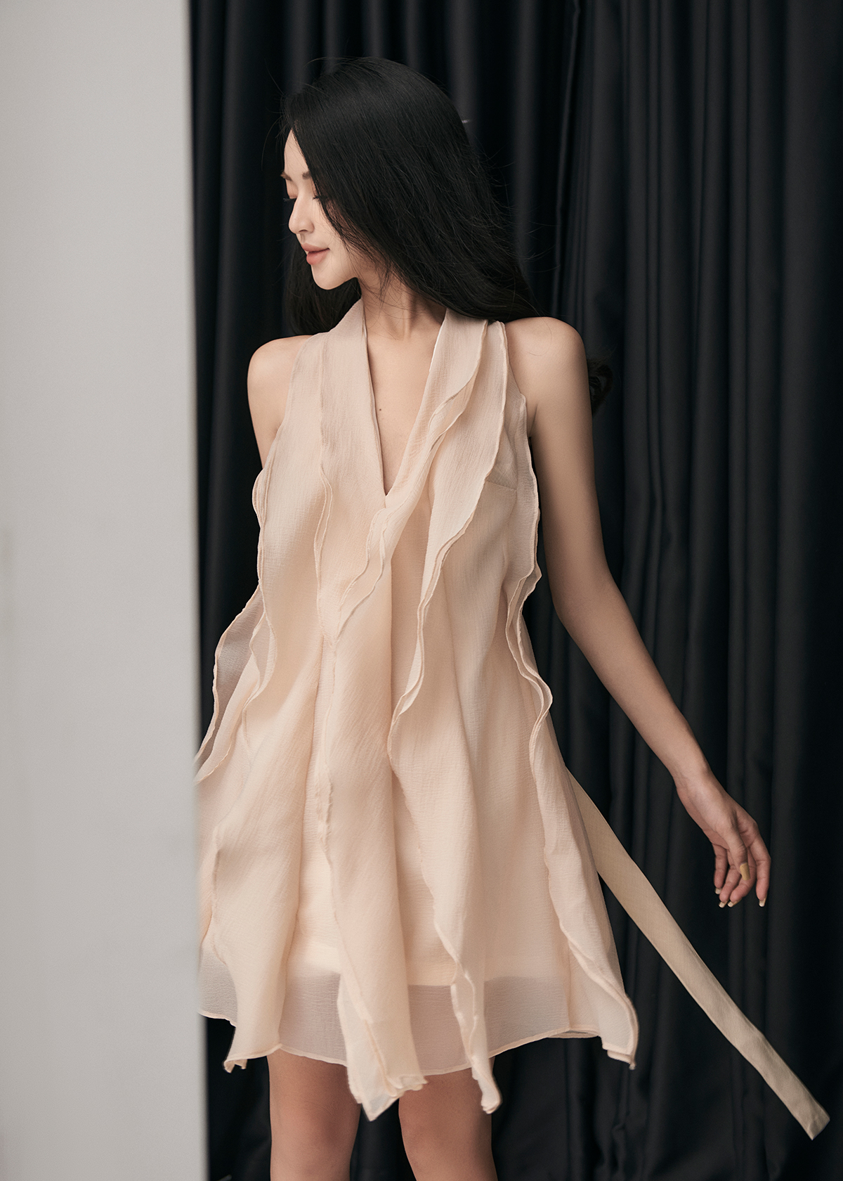 Đầm voan kem hở lưng bèo dọc - xipi