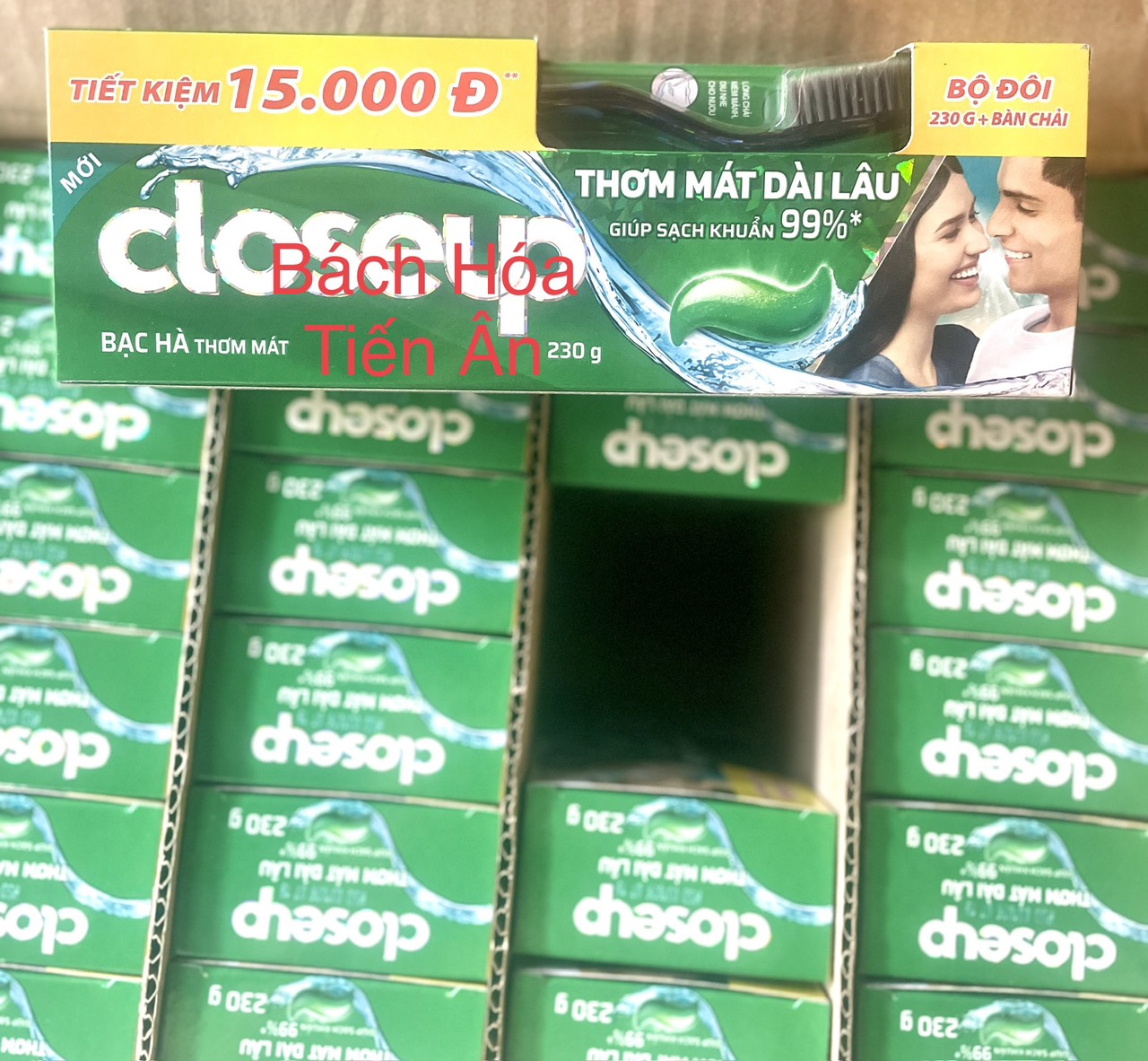 Kem đánh răng Closeup bạc hà thơm mát bất tận 180g -230g+bàn chải