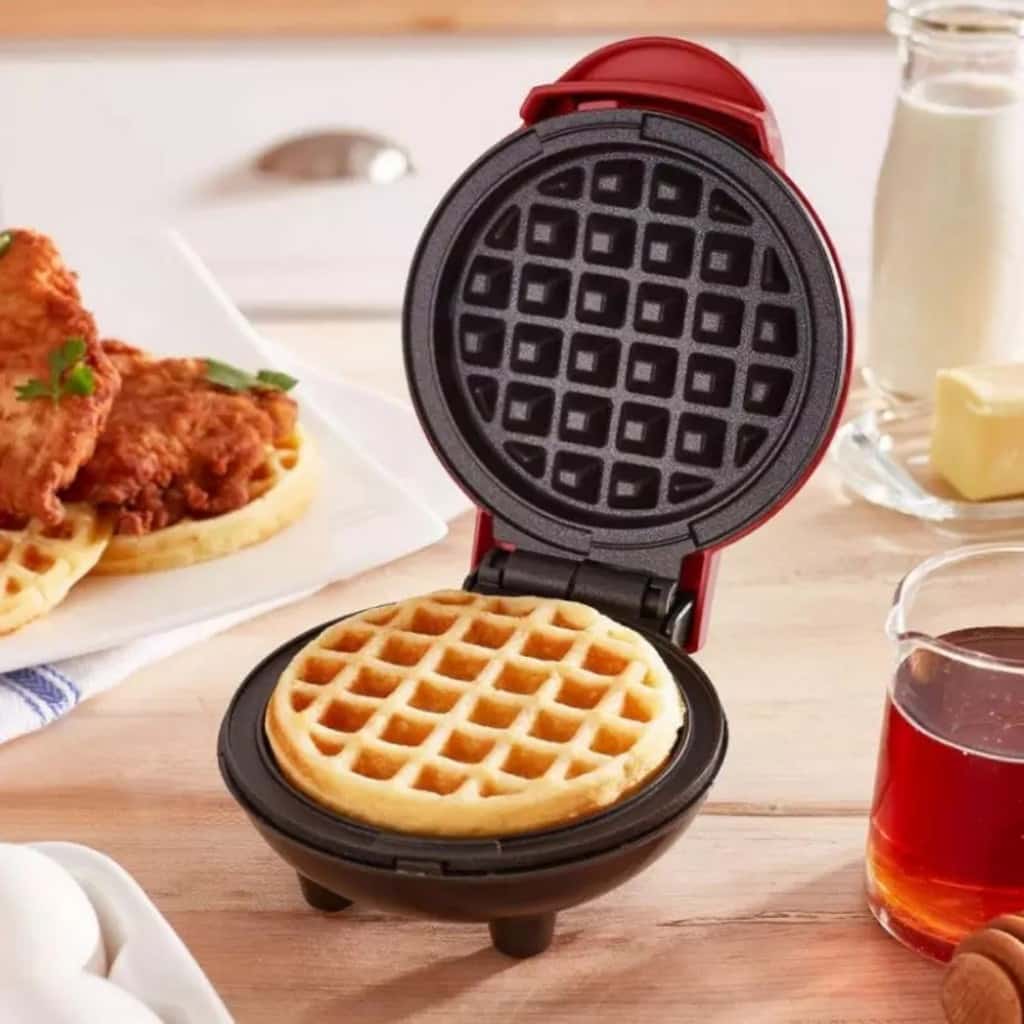 Máy nướng bánh DASH màu đỏ