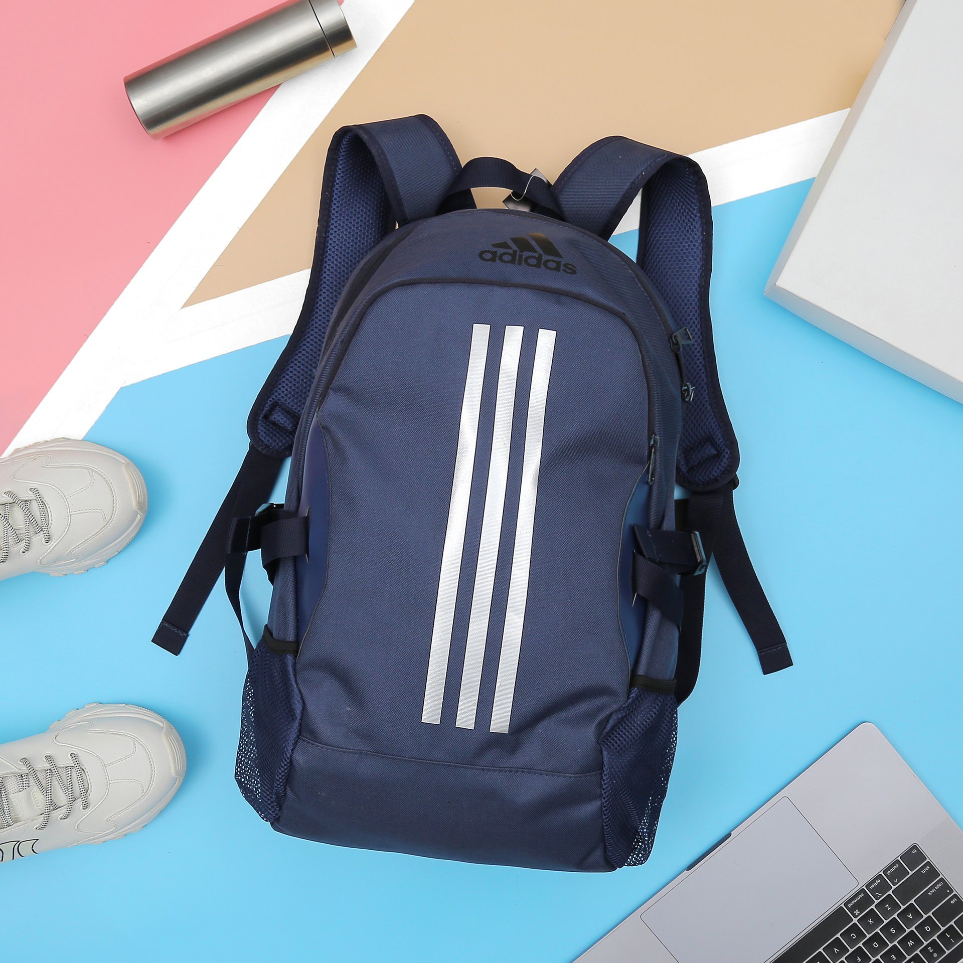 Balo adidas power V có ngăn laptop 15.6 inch vải polyester chống nước.