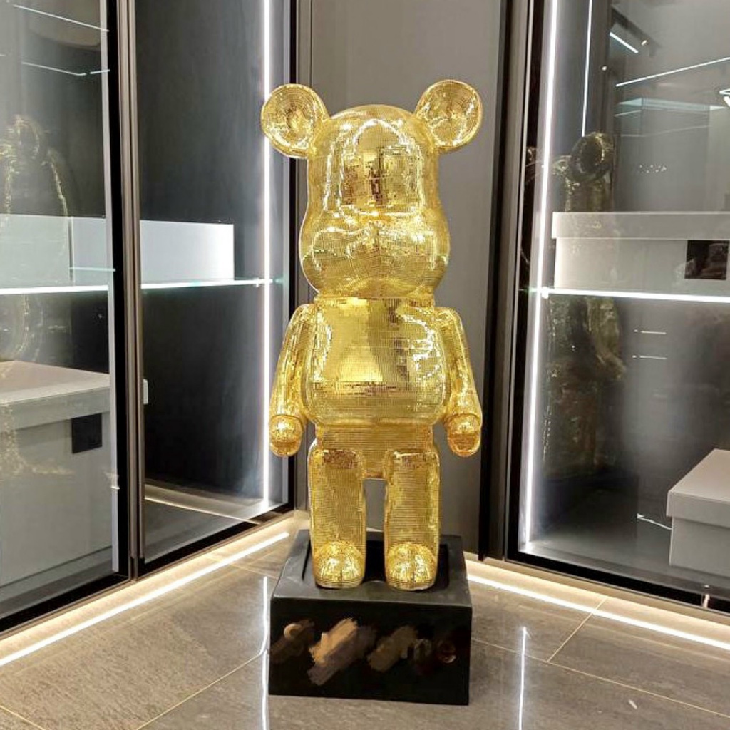 Gấu đính đá Bearbrick  món đồ chơi thời thượng thu hút giới trẻ