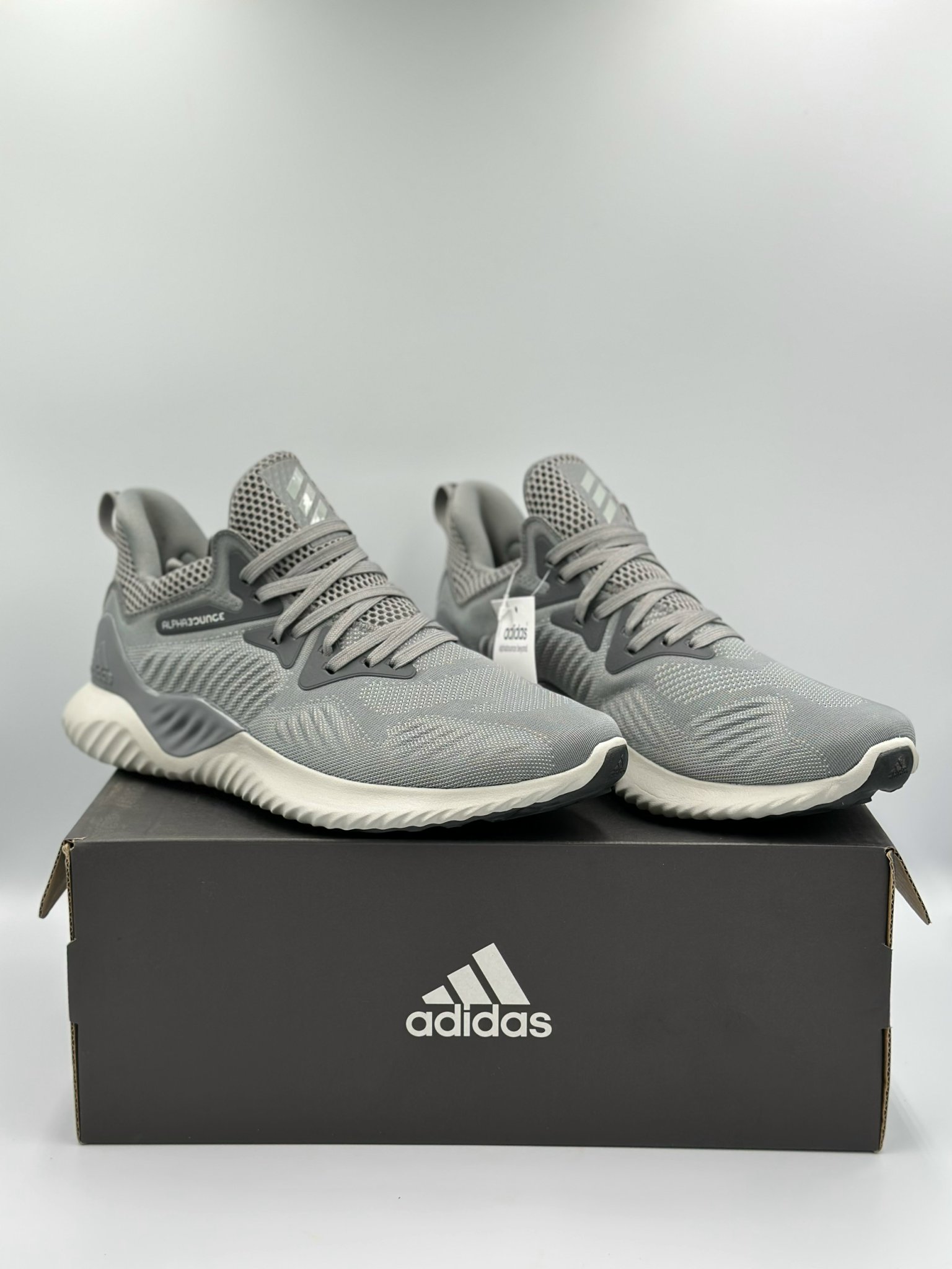 Giày thể thao đi làm đi chơi Alphabounce