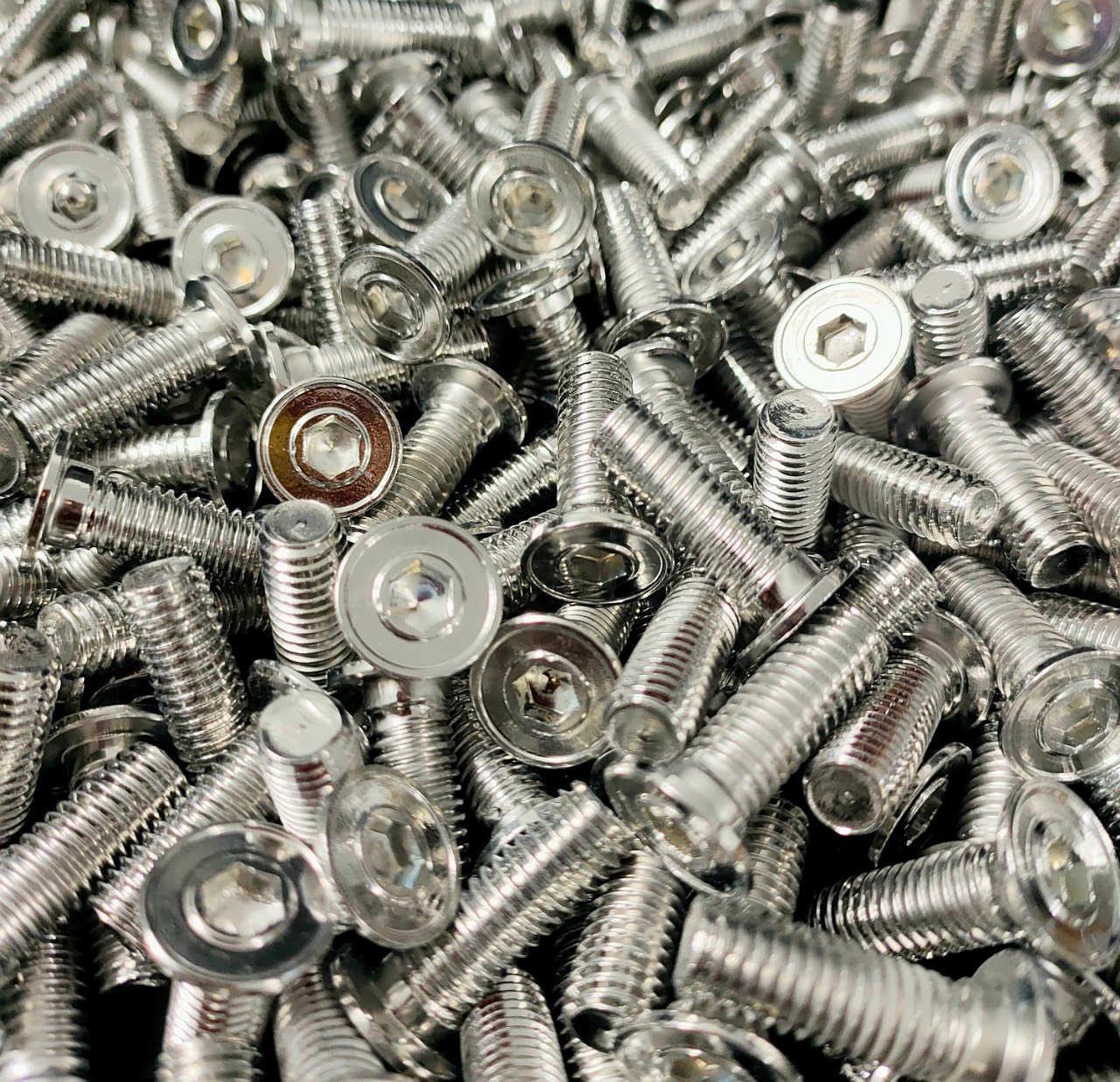 (Giá 1 Con) Ốc Thái 8Li Có Gờ Gắn Đĩa Cho Nhiều Loại Xe