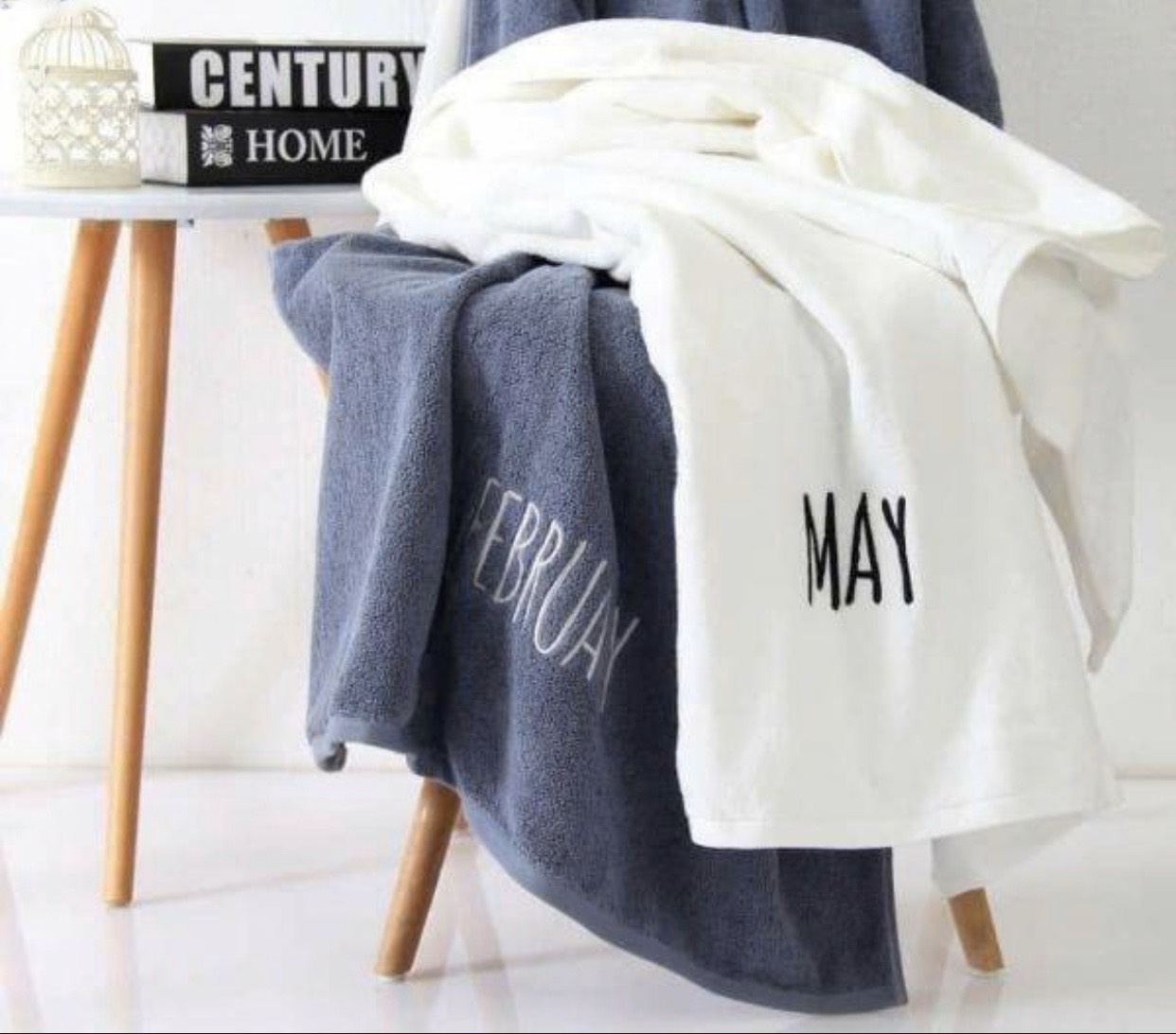 Khăn tắm cotton Raffer in tên theo tháng - Size 70 x 140 cm RF652