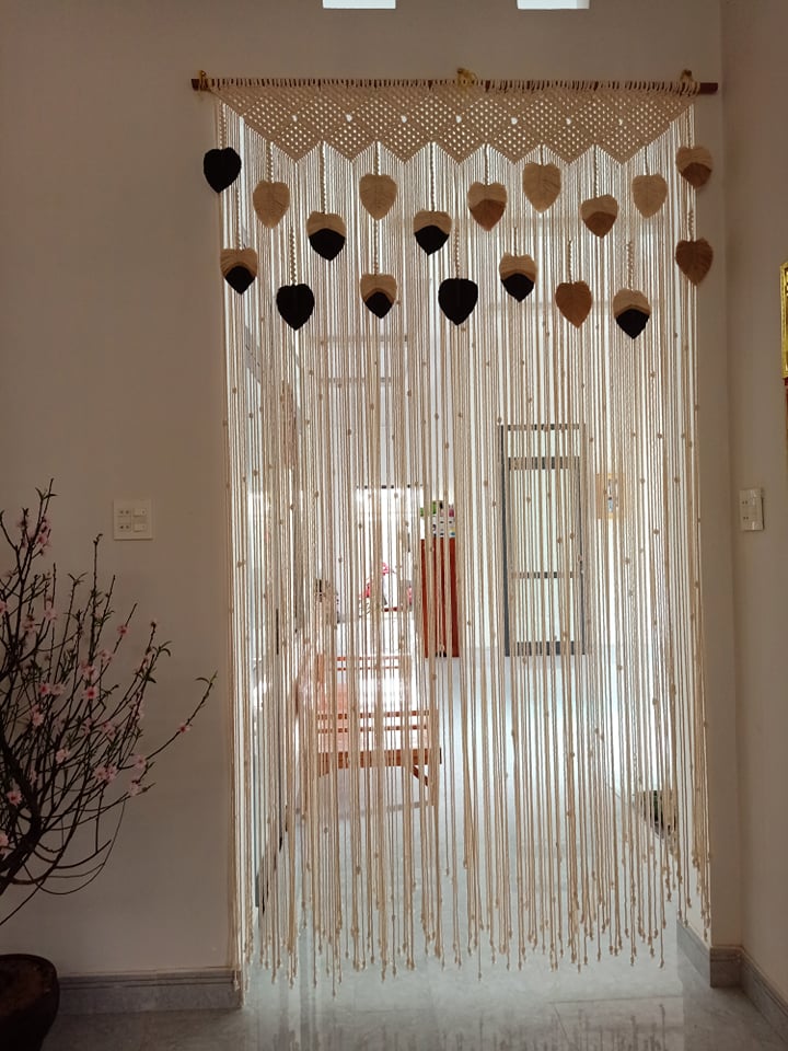 Rèm cửa thủ công có kết hợp lá trang trí dài 2m