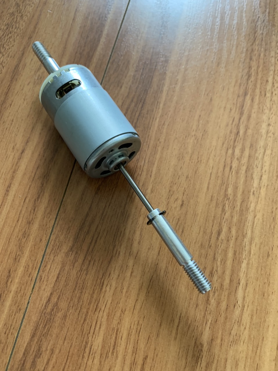 [Motor 12v DC dây đồng 555#] Motor 12v DC đã lắp sẵn đầu nối để chế quạt sạc tích điện, quạt kẹp bình, quạt chế, phù hợp với quạt cây, quạt bàn có lắp được tuốc năng sải cánh 12in, 14 in, 16 in của Giadungdienmay