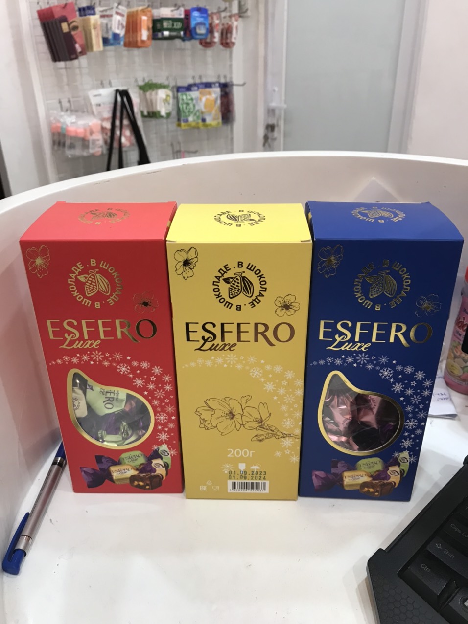 HỘP KẸO SOCOLA ESFERO LUXE 200g