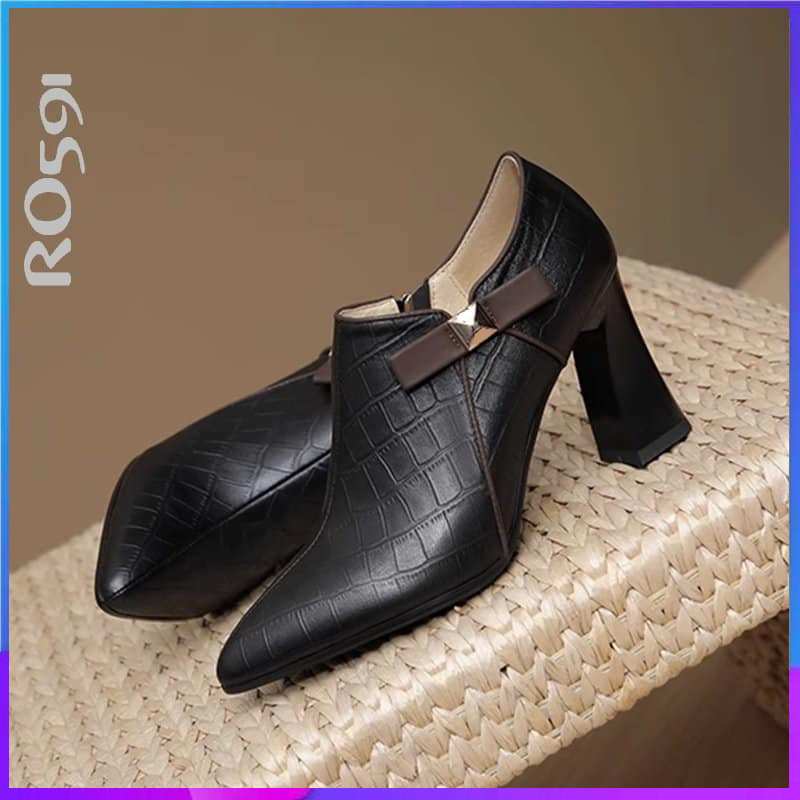 Giày boot nữ cổ thấp 7cm hàng hiệu rosata hai màu đen trắng thời trang hàn quốc ro591