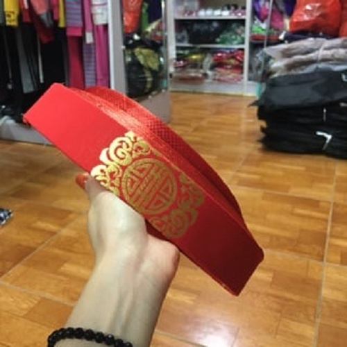 Khăn xếp, nón, mấn đỏ xu bé trai