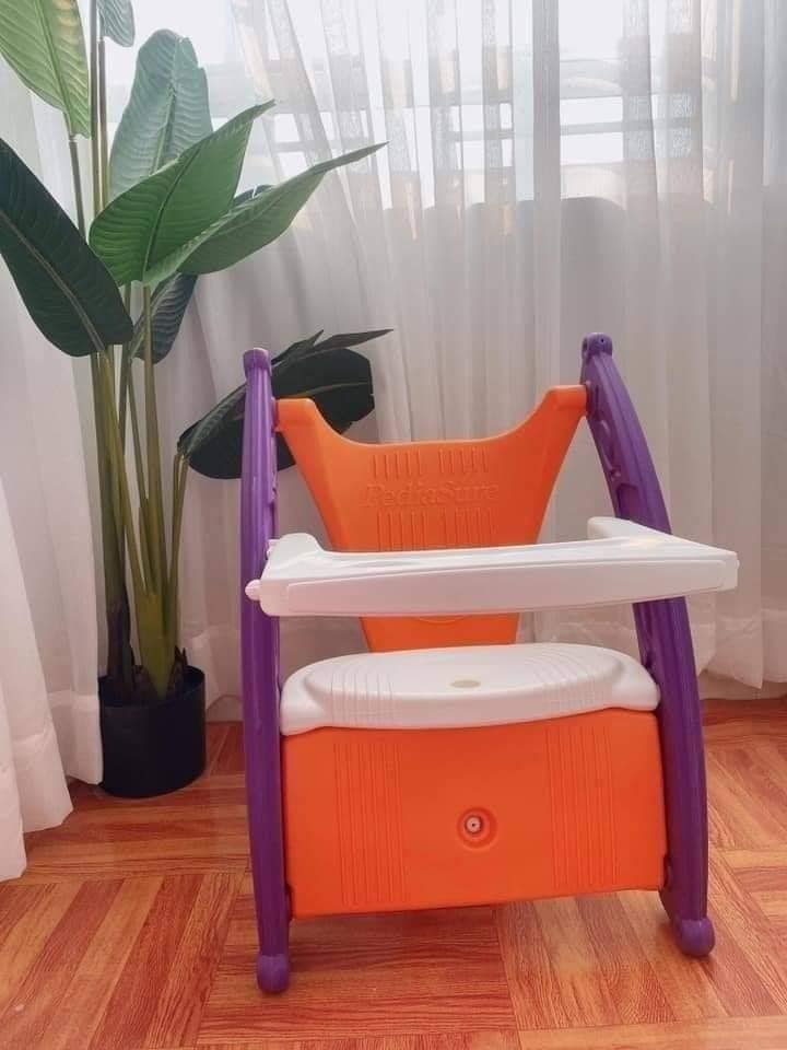 Bộ bàn ăn kết hợp bập bênh Pediasure cho bé