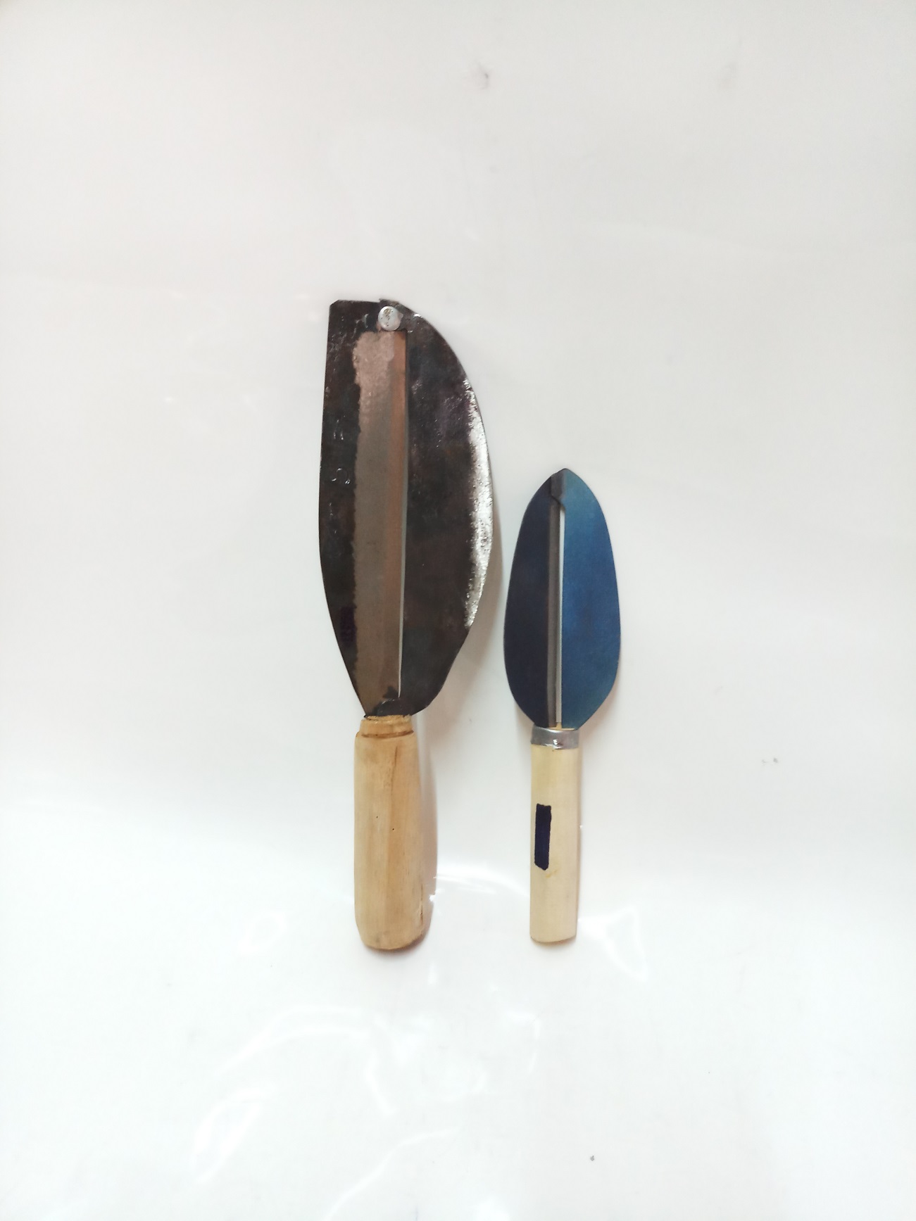 Combo 1 dao bào hai lưỡi lớn+1 dao bào nhỏ.