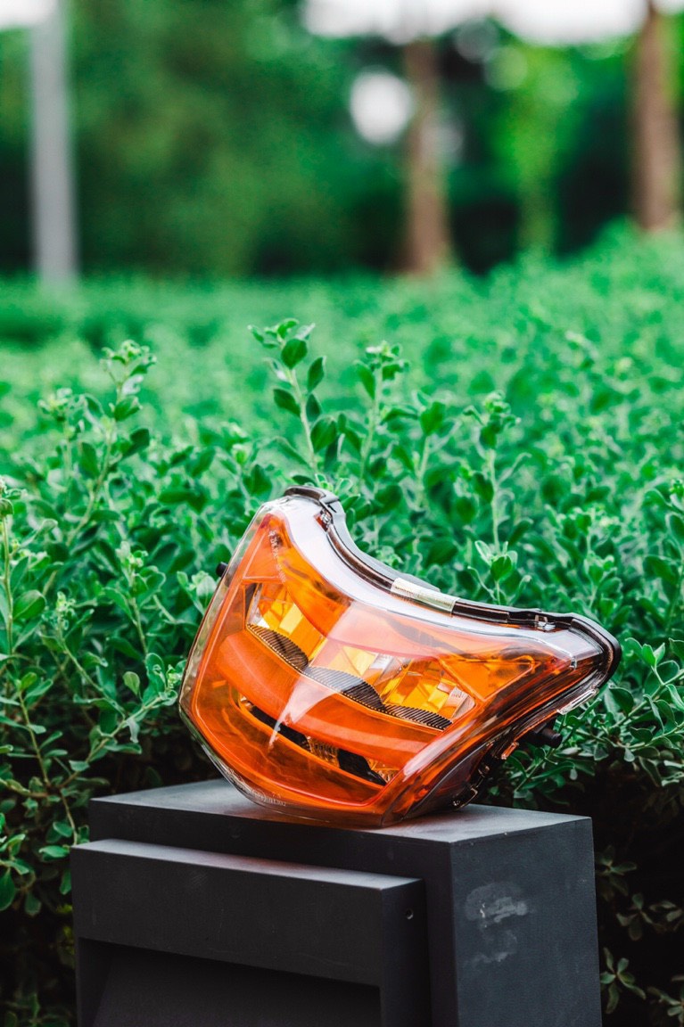 ĐÈN LED 2 TẦNG ZHIPAT CHO XE WAVE ALPHA, WAVE S, WAVE RSX, WAVE RS, FUTURE X ( CHÓA MÀU TRẮNG XI , ĐEN KHÓI)