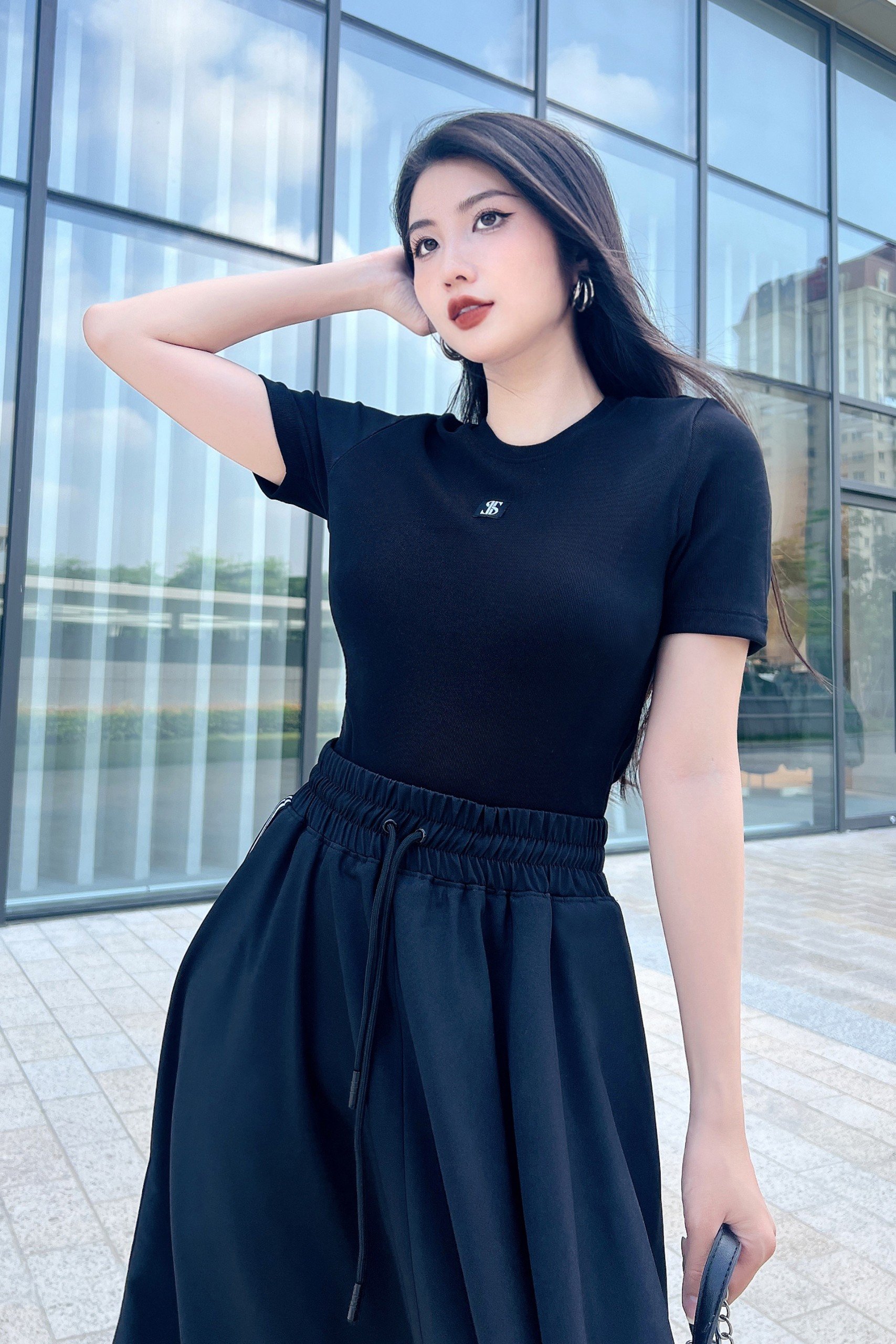 Chân váy dài sọc đen