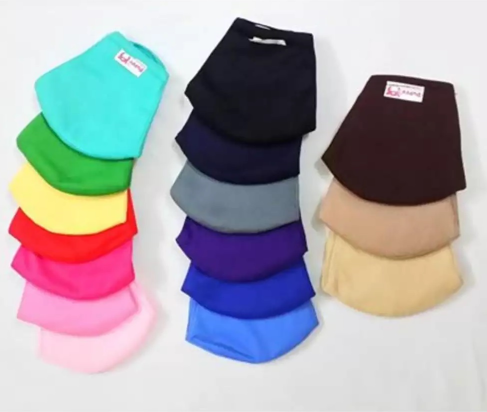 Khẩu trang vải 1 màu suby, 3 lớp, dày dặn, kháng khuẩn tốt, chống nắng và bụi bẩn hiệu quả. chất liệu cotton 100%, mịn. màu đen, đỏ, xanh, nâu, ghi, vàng, hồng, xám,...