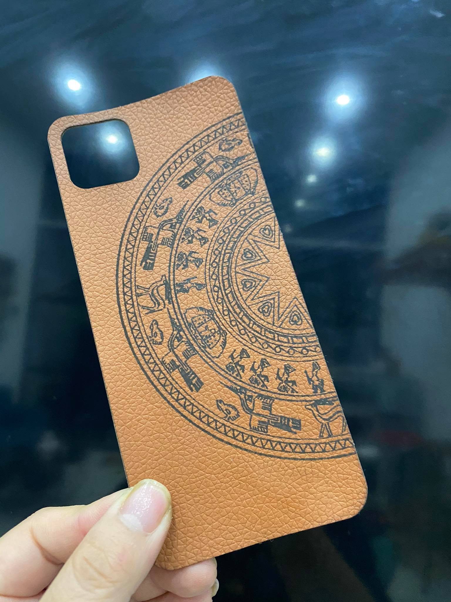 Dán da lưng Google Pixel 4XL khắc hình trống đồng