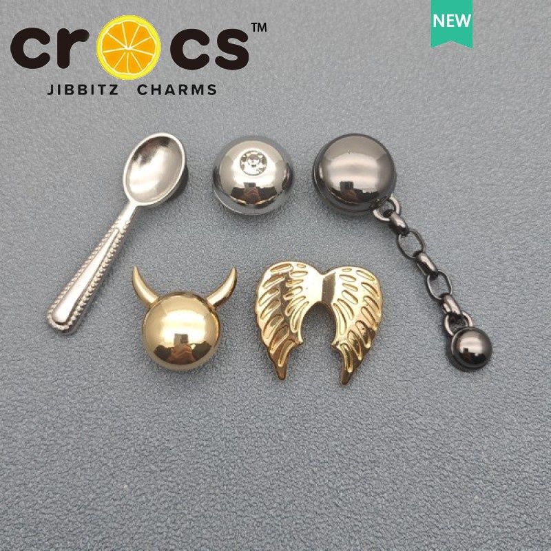  jibbitz cross Khóa Kim Loại Hình Đôi Cánh Thời Trang 2023 Cho Giày charm cross kim loại chamr dép crocs 