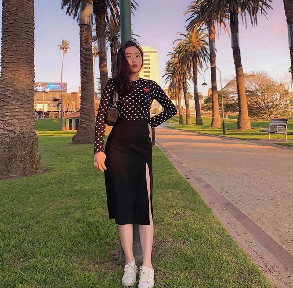 Chân váy midi xẻ tà